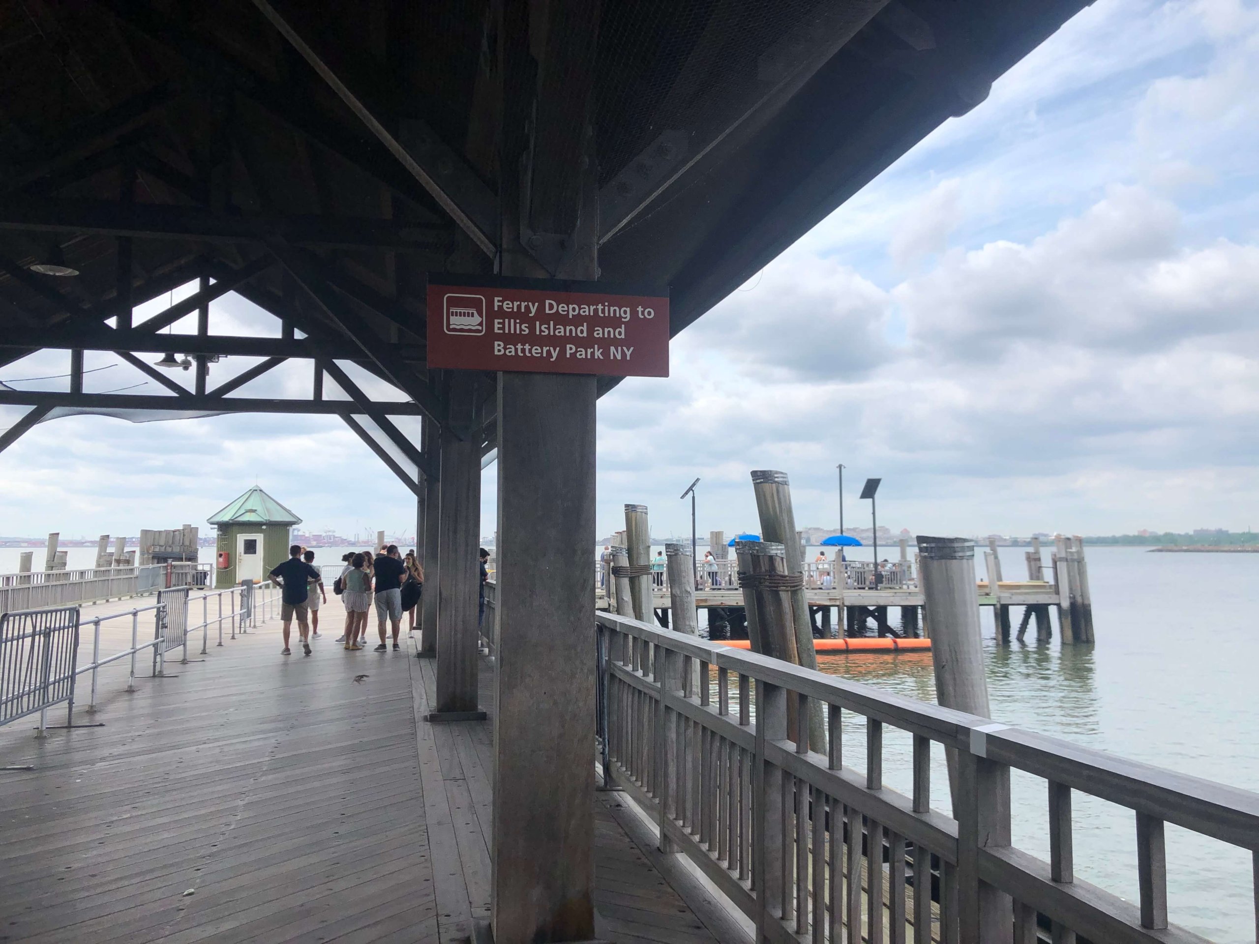 フェリー乗り場