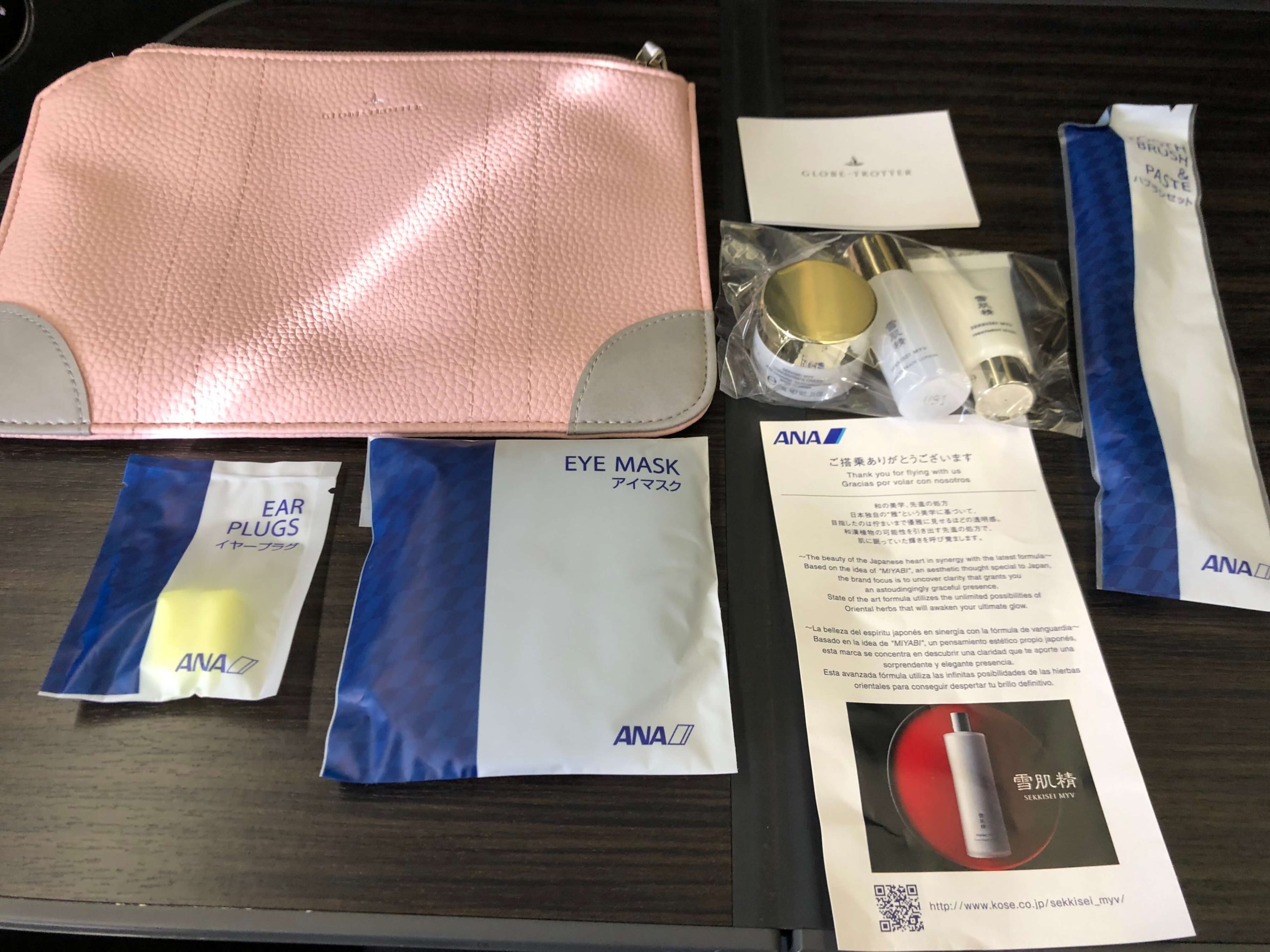 アメニティポーチと中身