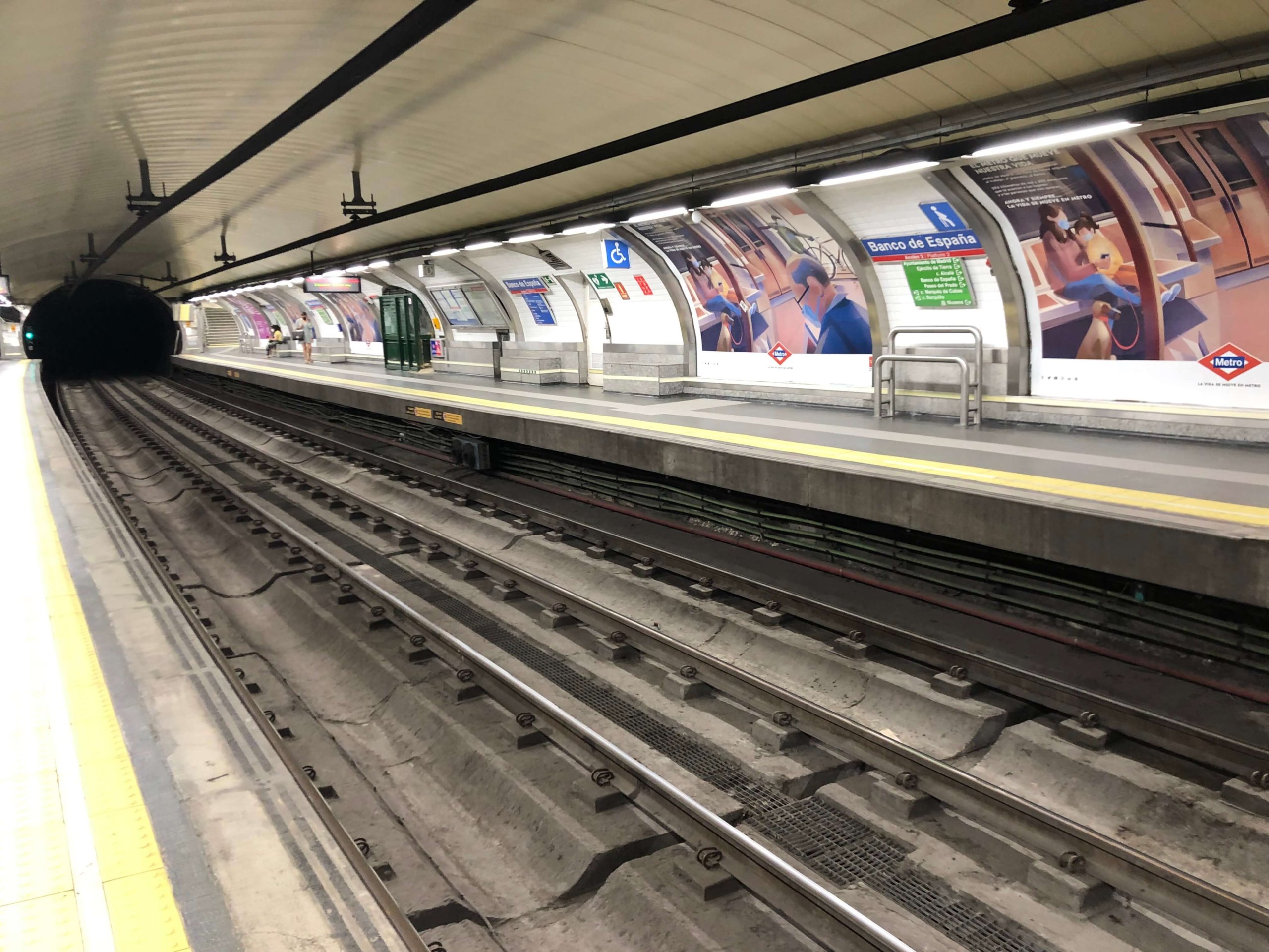 メトロ　ホーム