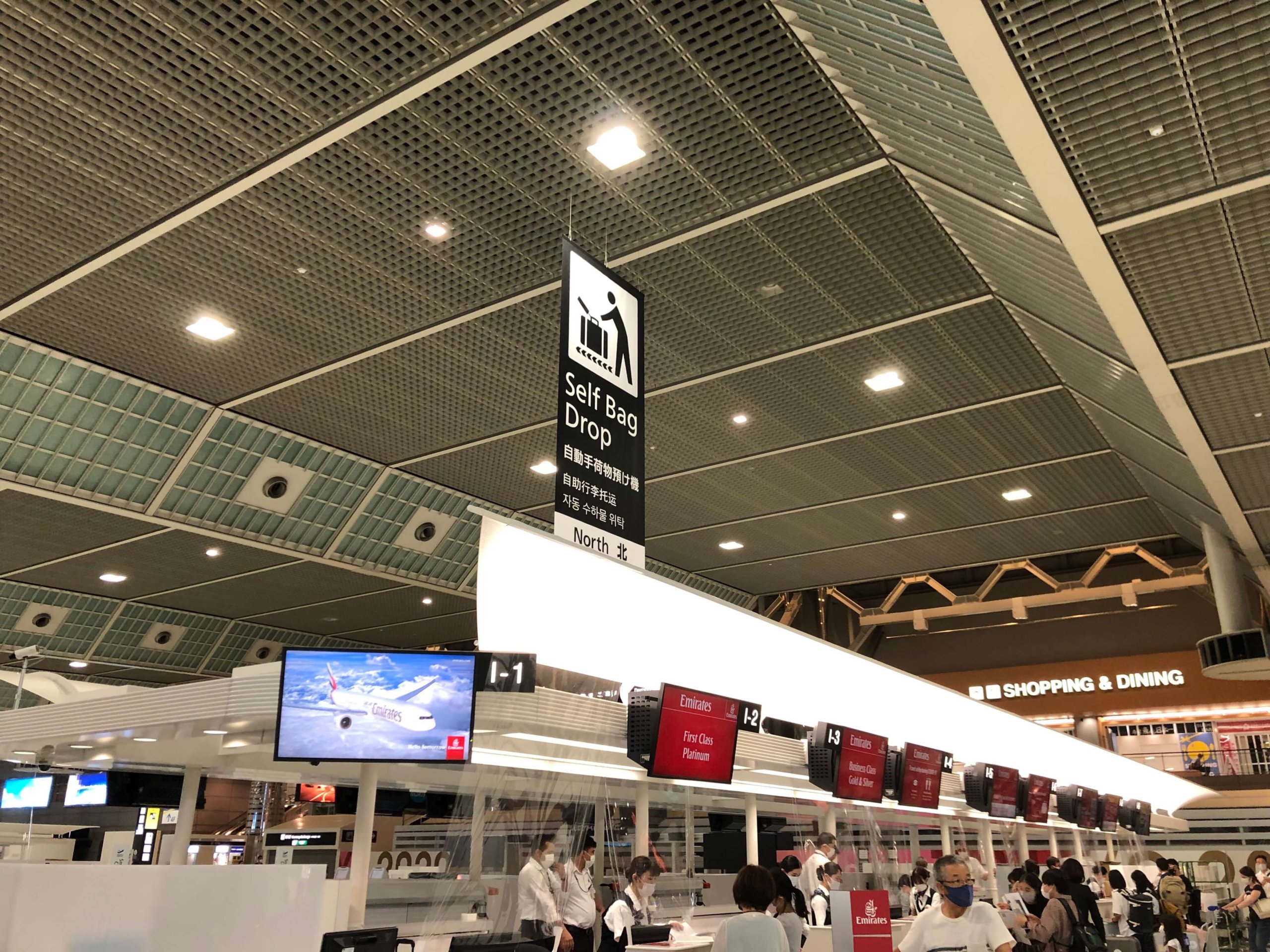 成田空港・エミレーツ航空カウンター