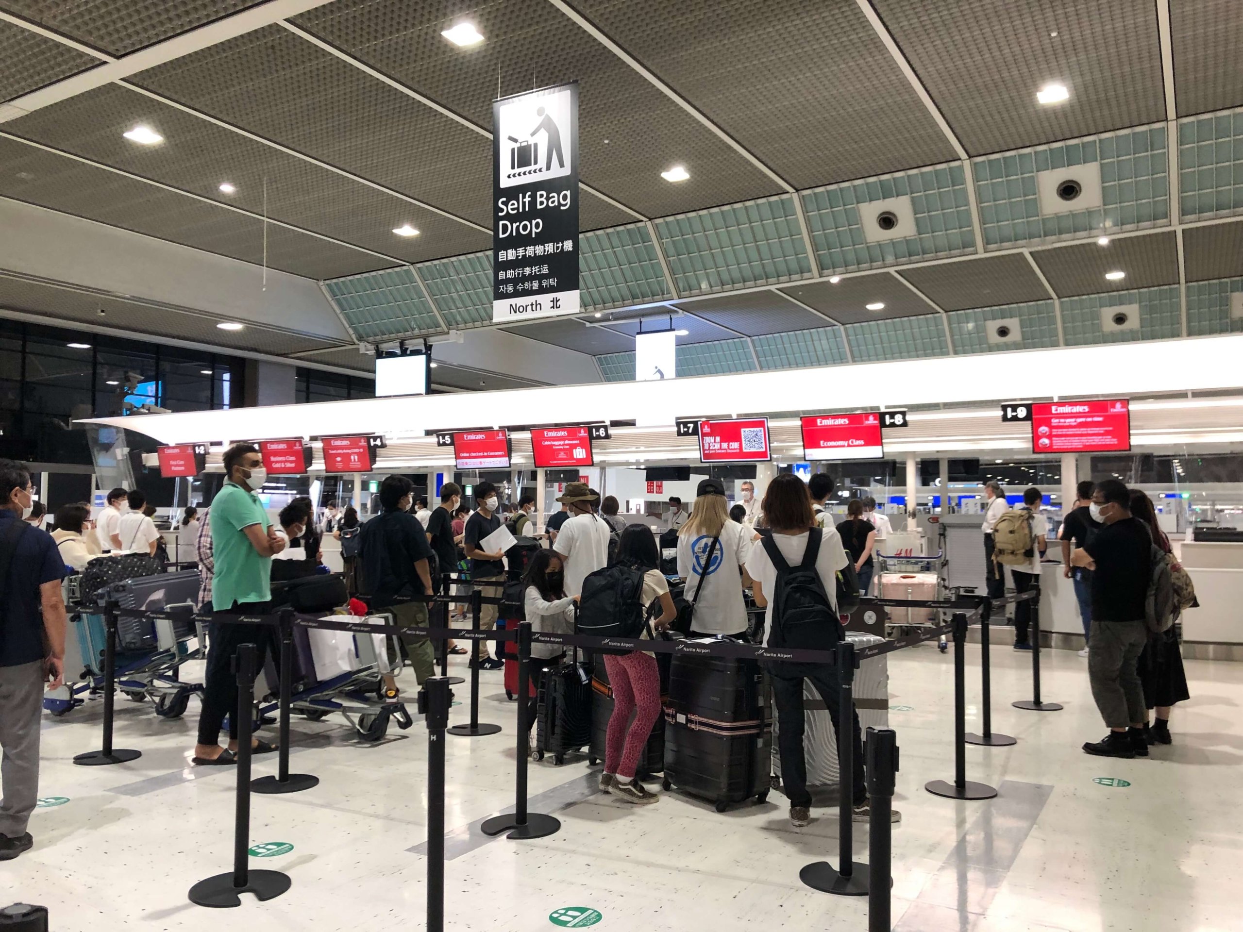 成田空港・エミレーツ航空カウンター
