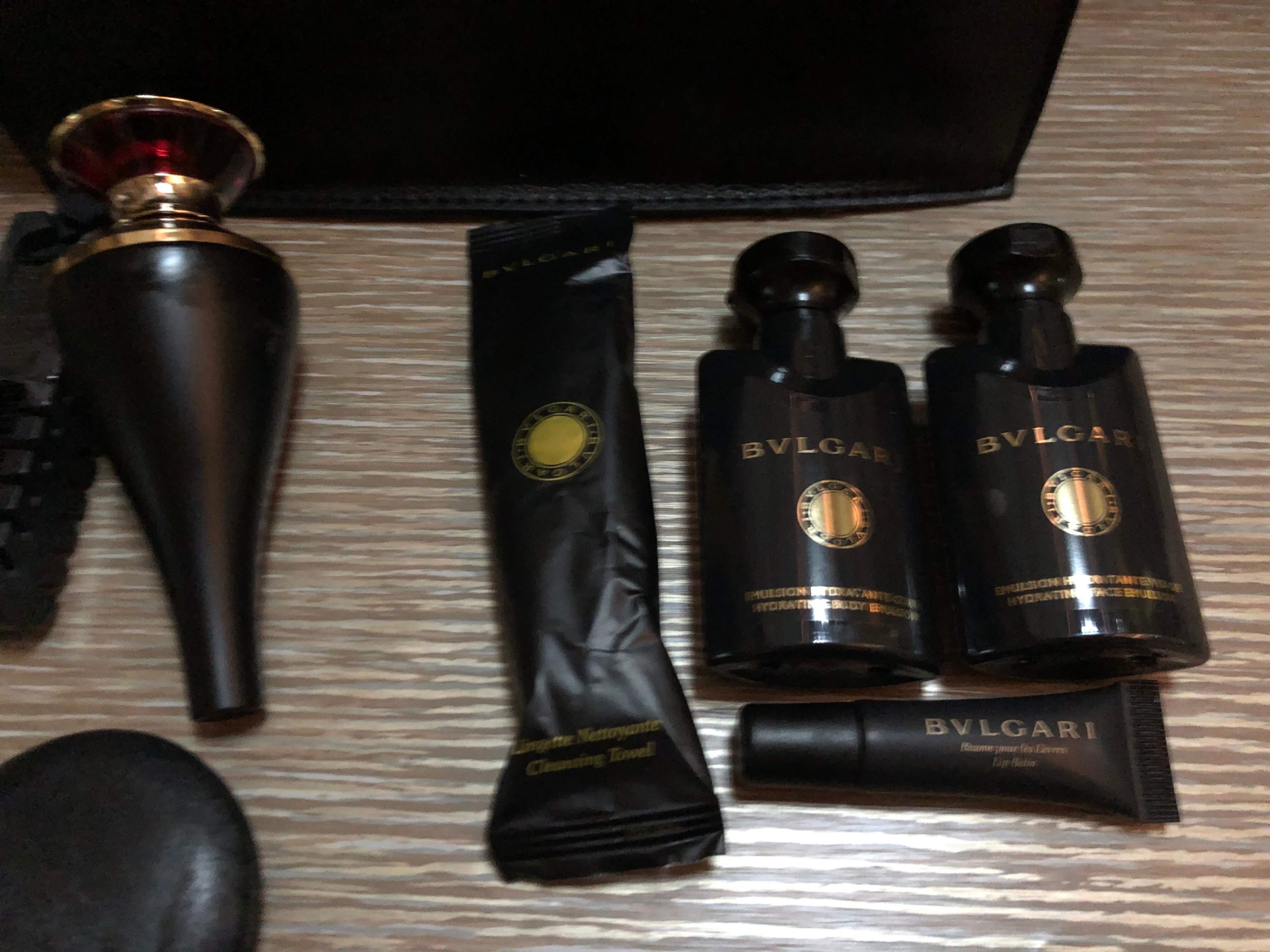 エミレーツ航空・アメニティポーチの中身