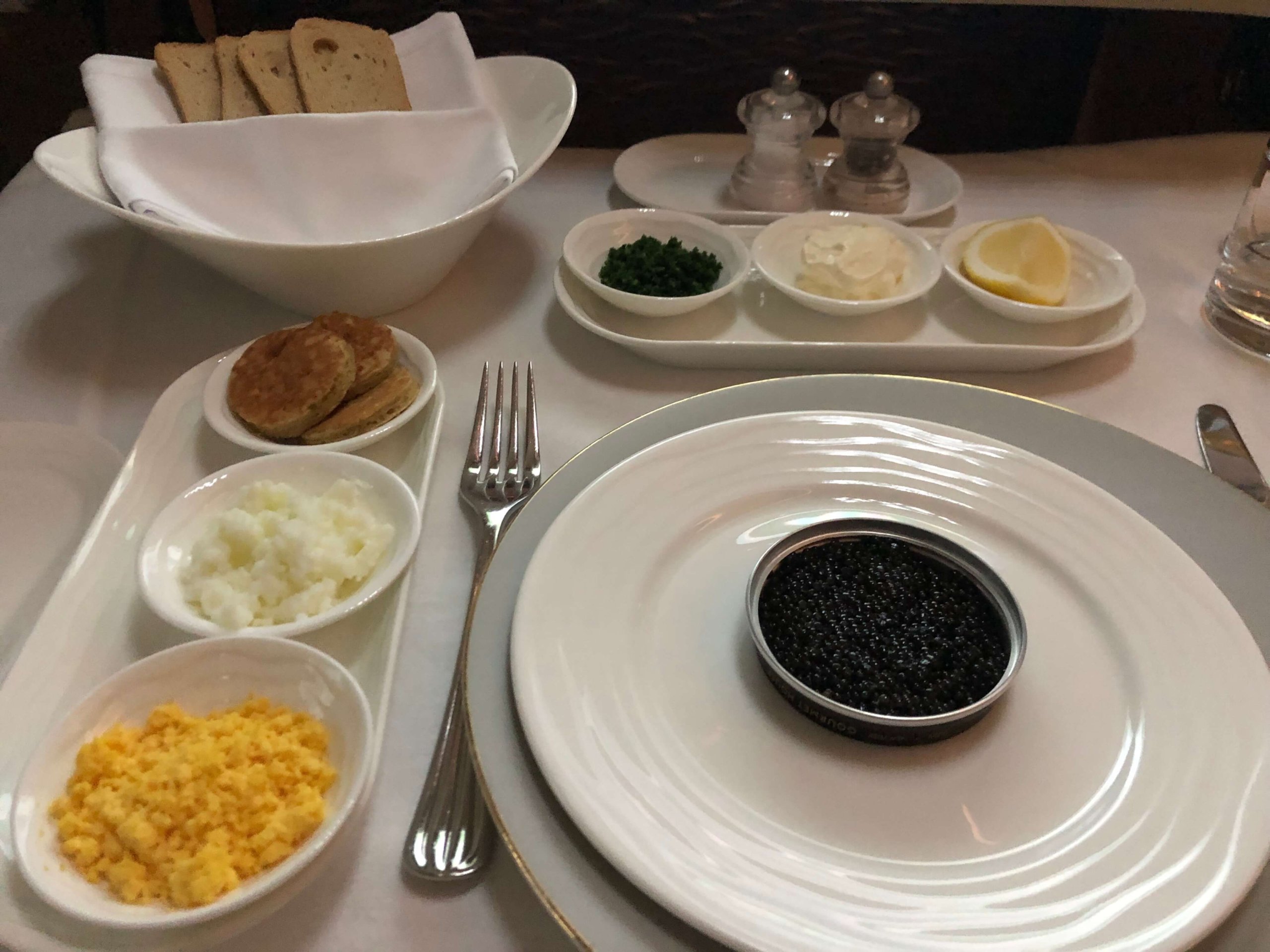 エミレーツ航空・キャビア