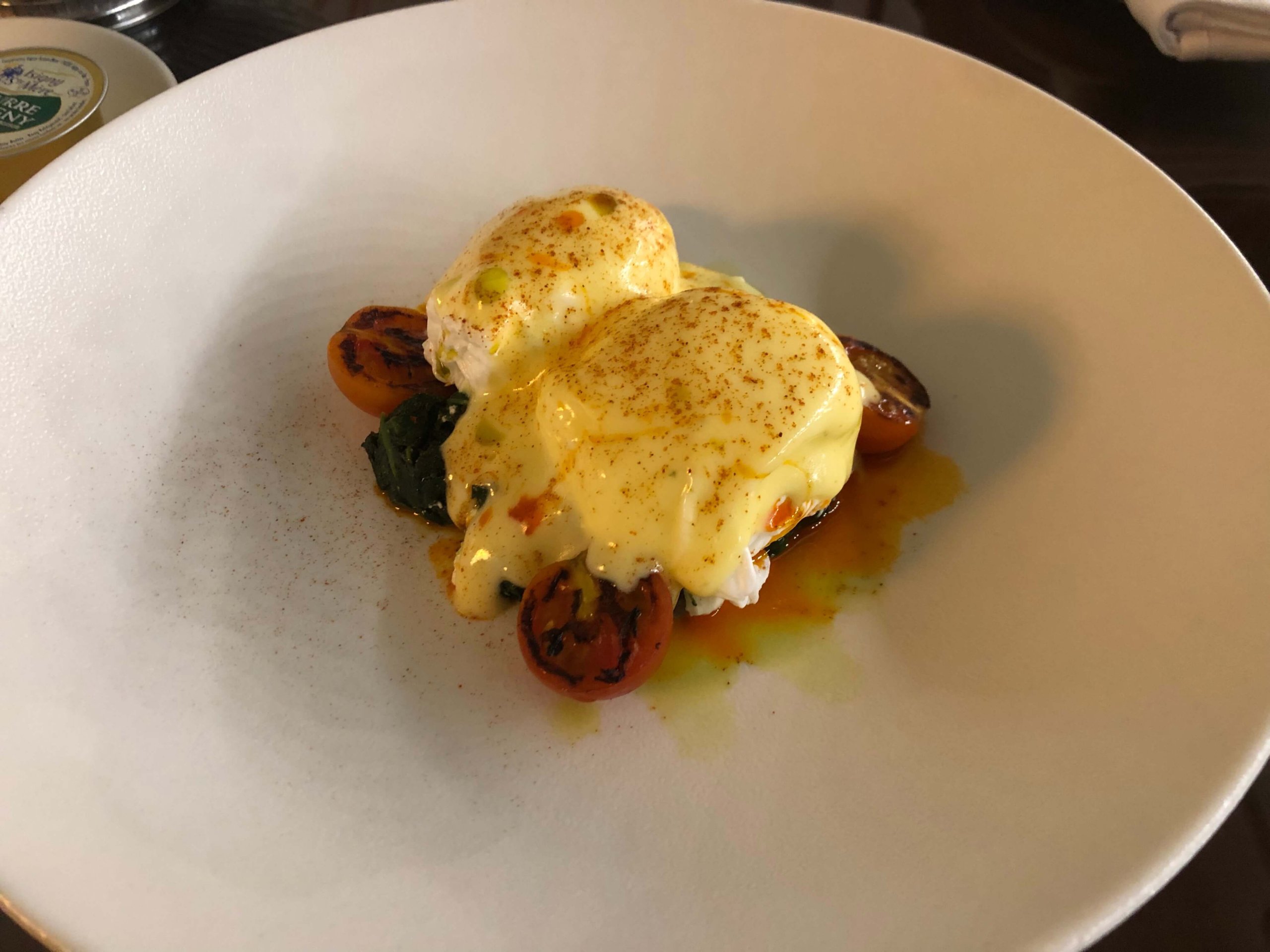 エミレーツ航空・ファーストクラスラウンジ食事