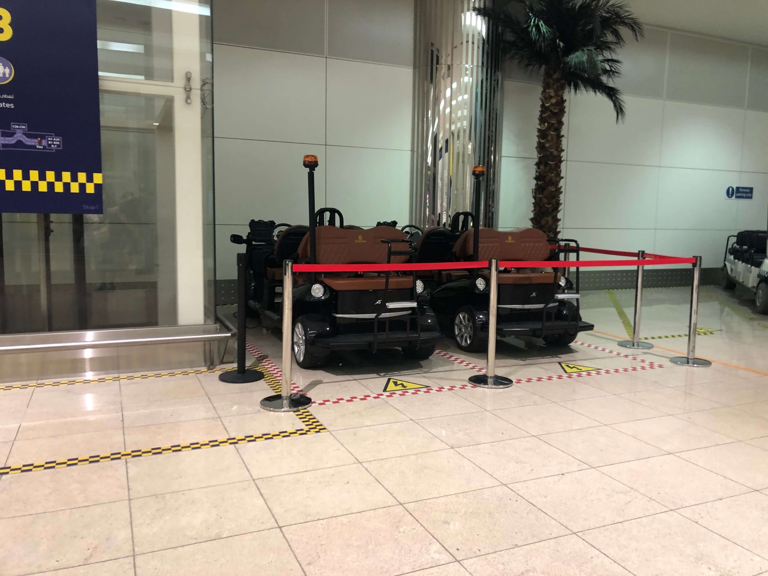 ドバイ国際空港・空港内カート