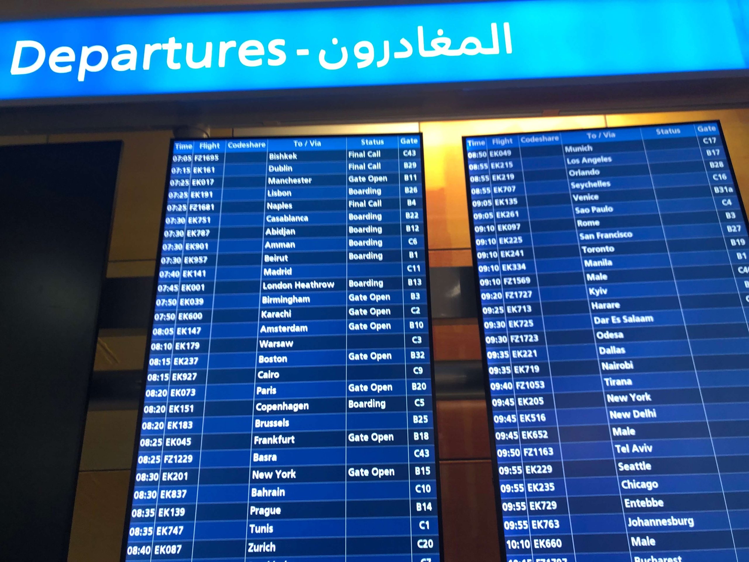 ドバイ国際空港・出発掲示板