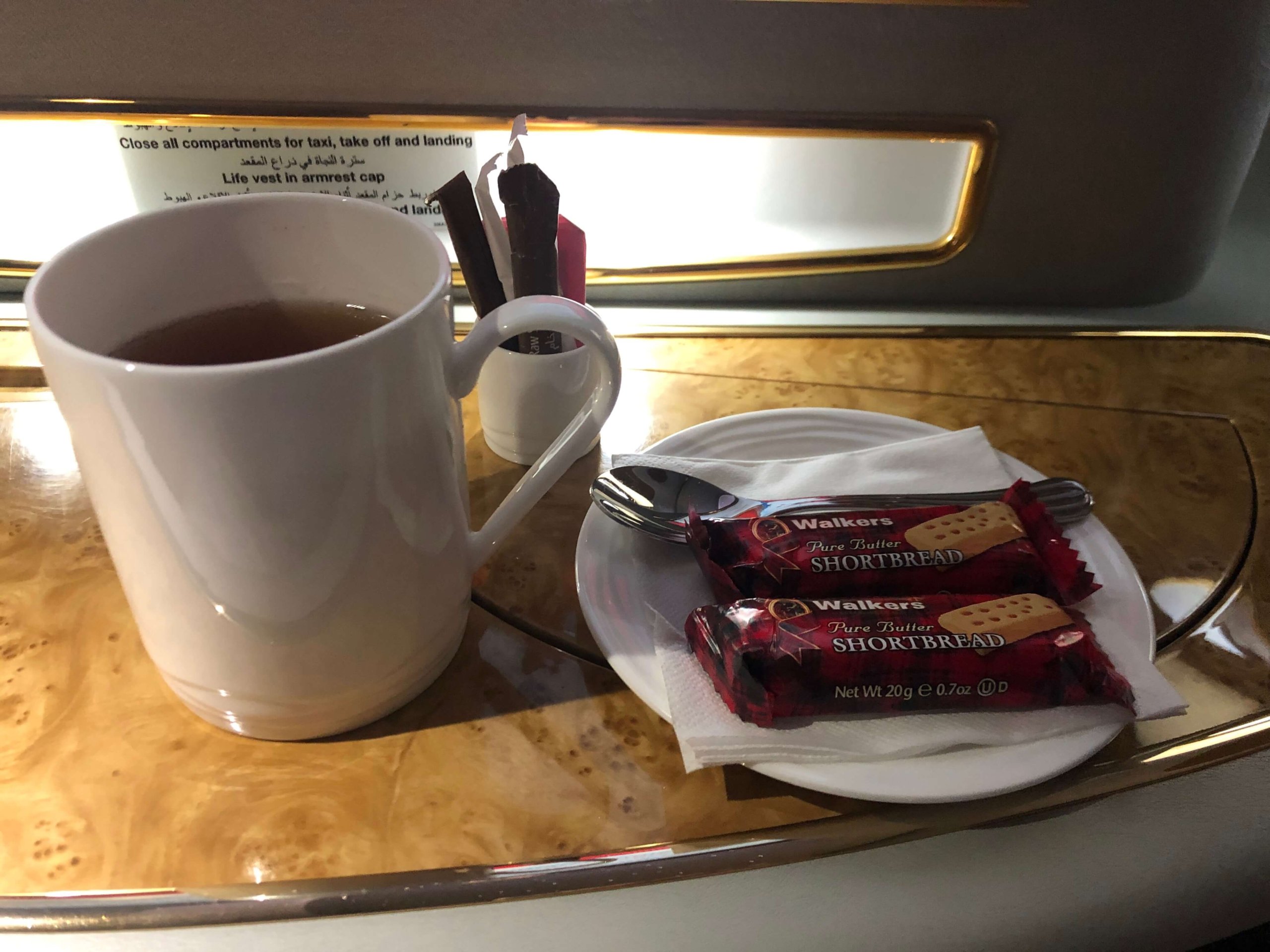 エミレーツ航空・紅茶とショートブレッド