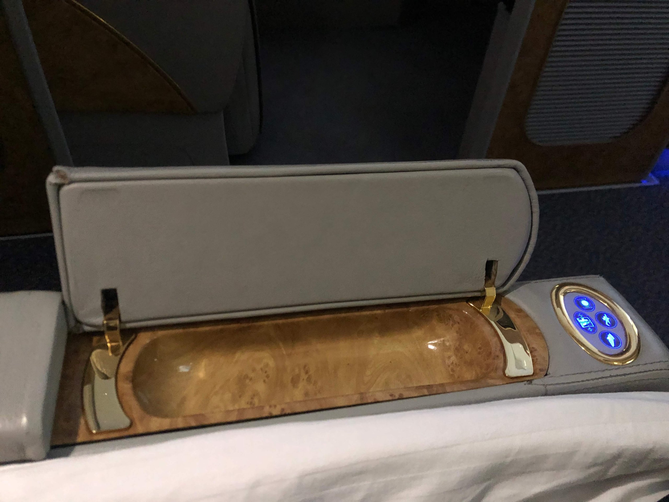 エミレーツ航空・ファーストクラス座席