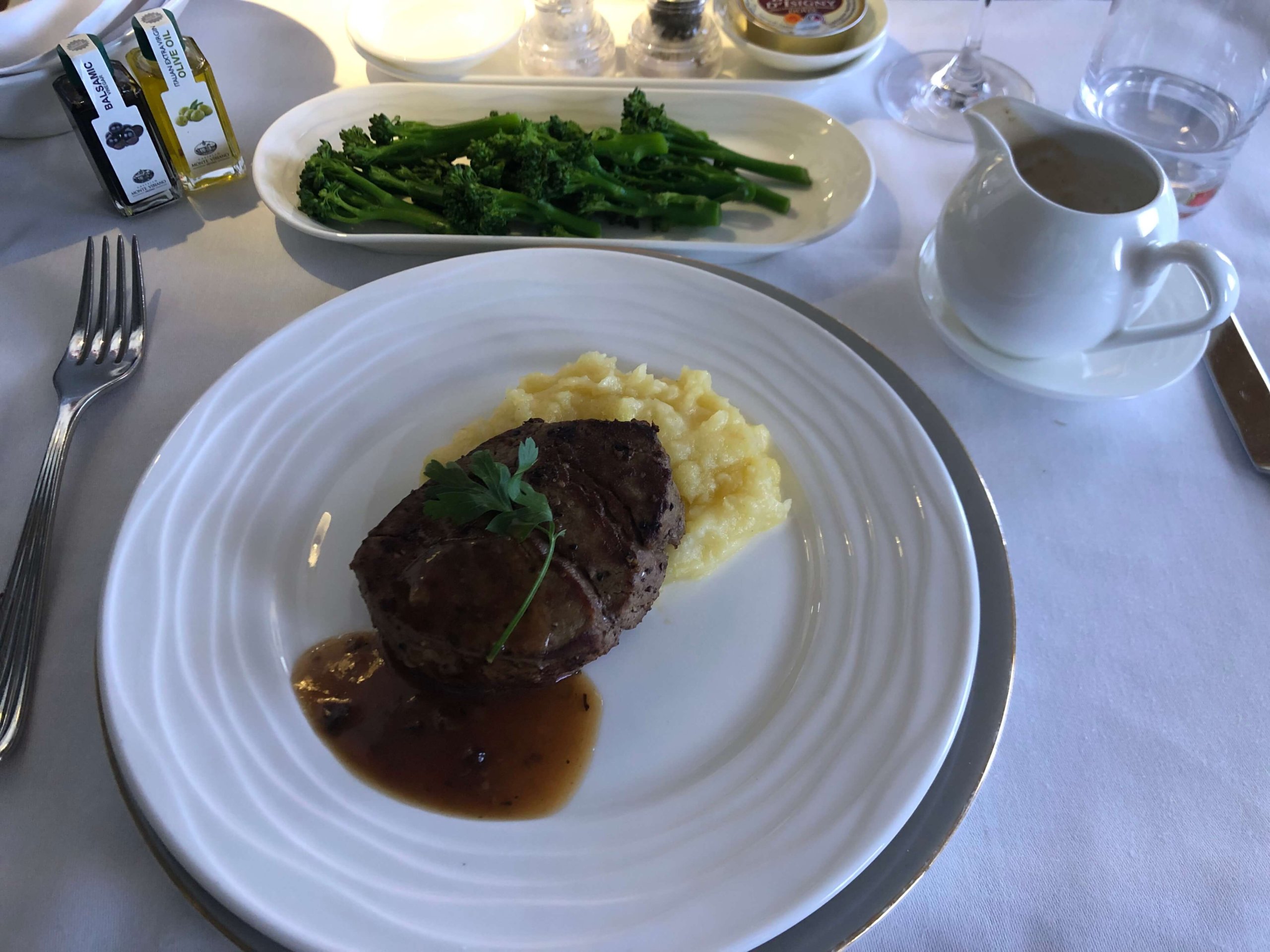 エミレーツ航空・ステーキ