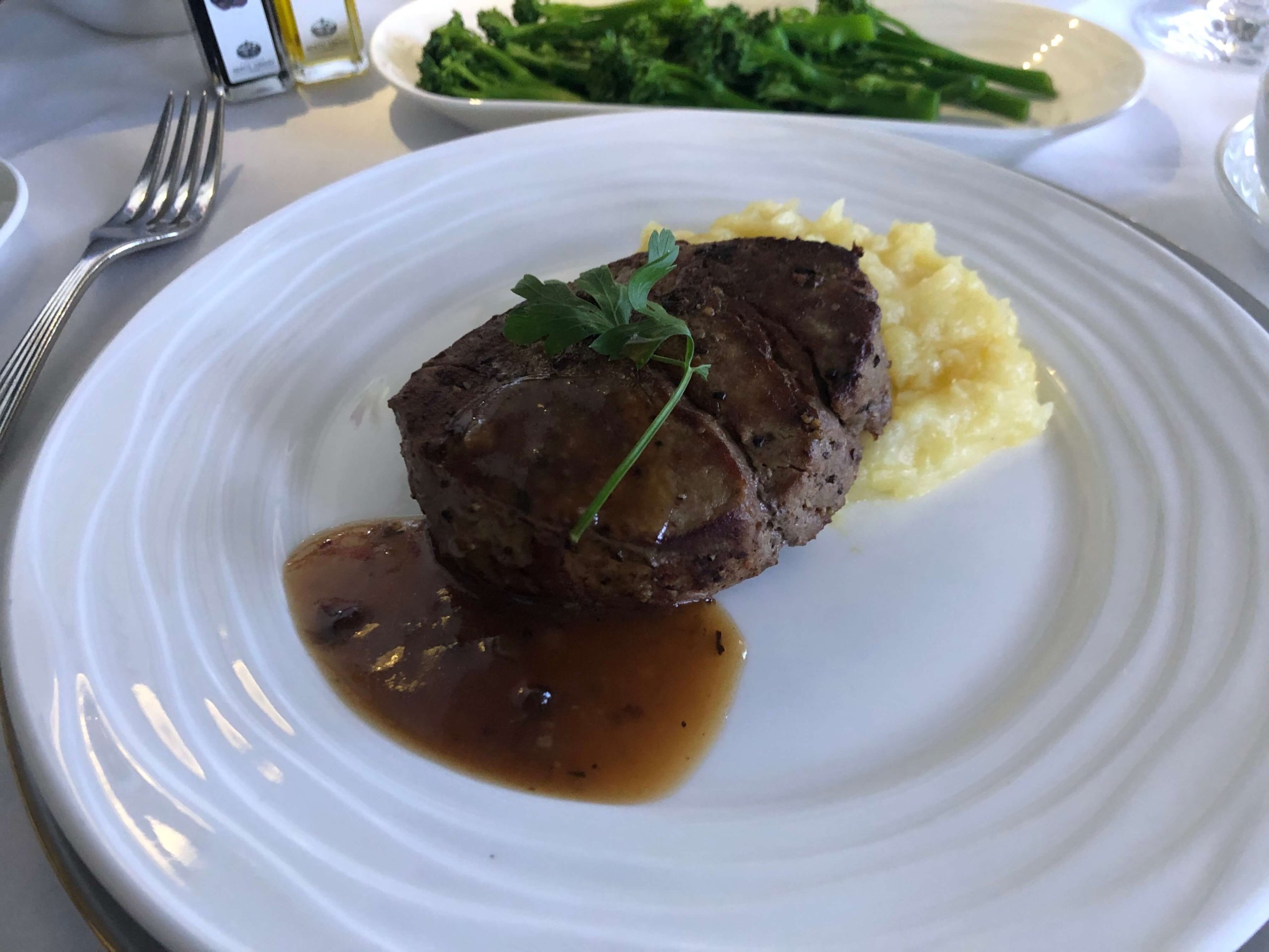 エミレーツ航空・ステーキ