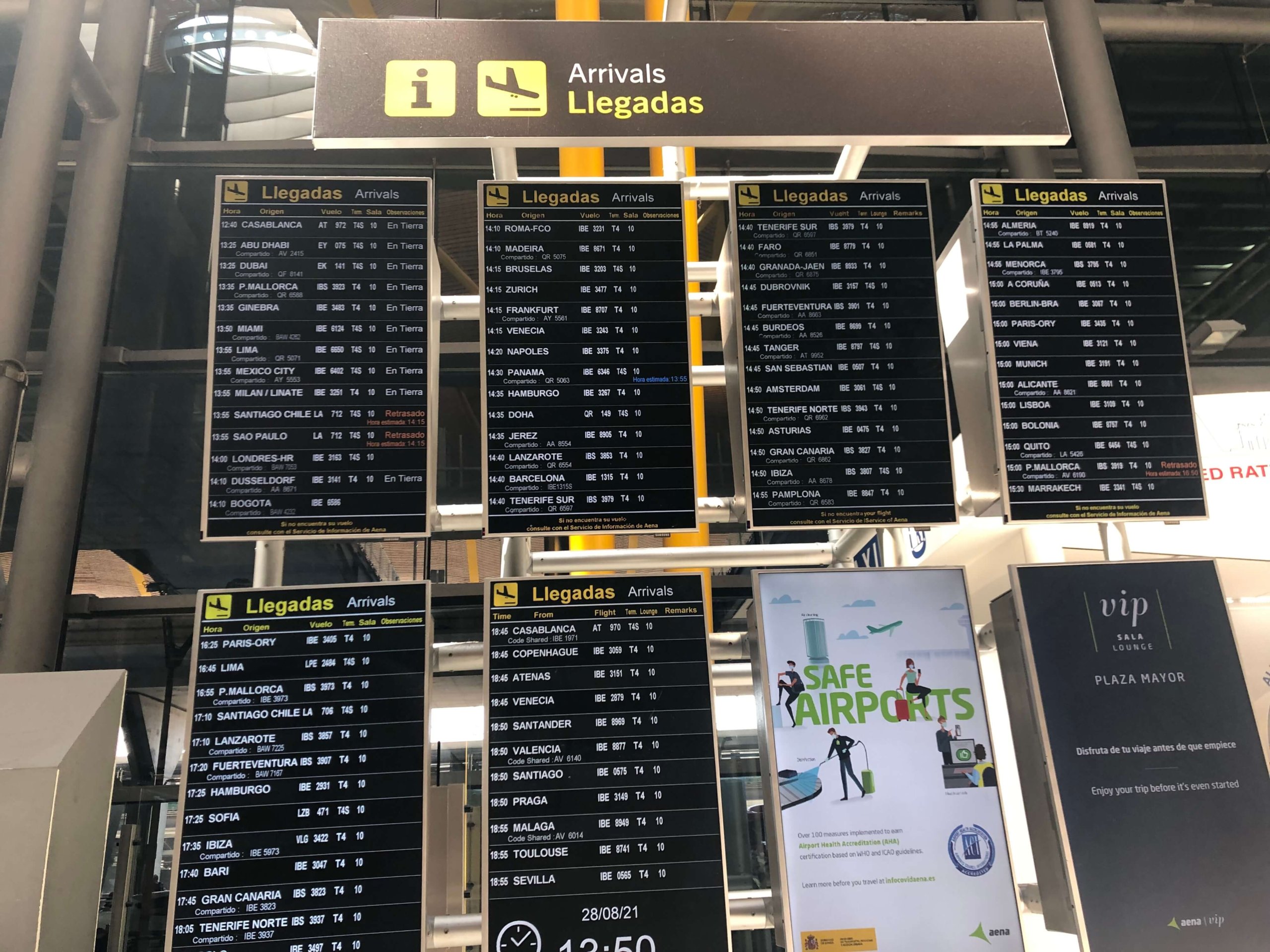 バラハス国際空港・到着掲示板