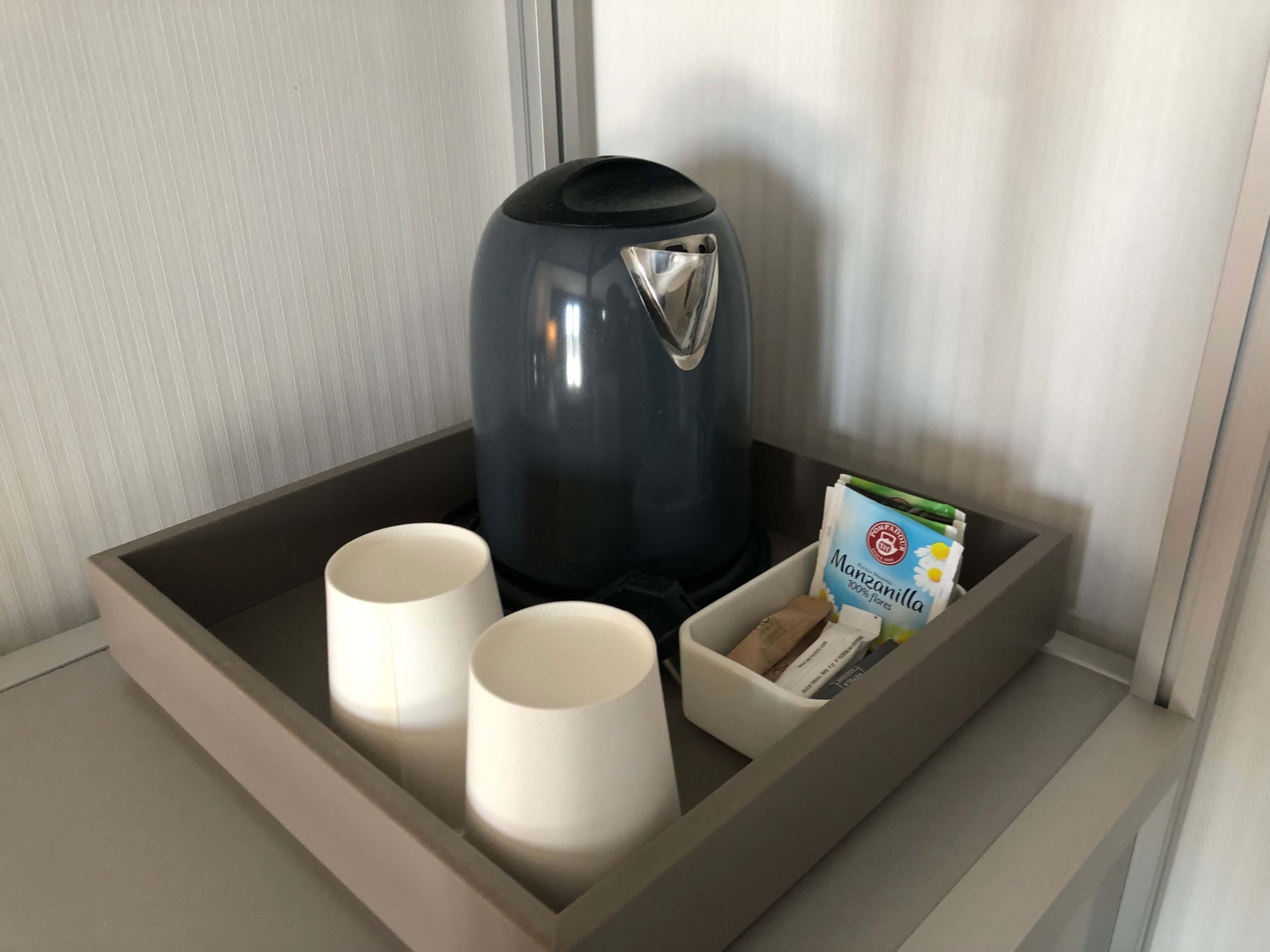 ACホテル・アトチャ・お茶セット