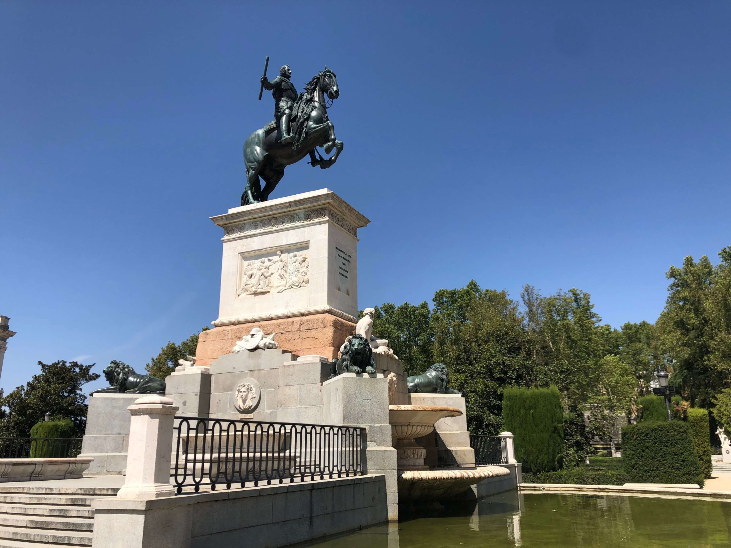 オリエンテ広場