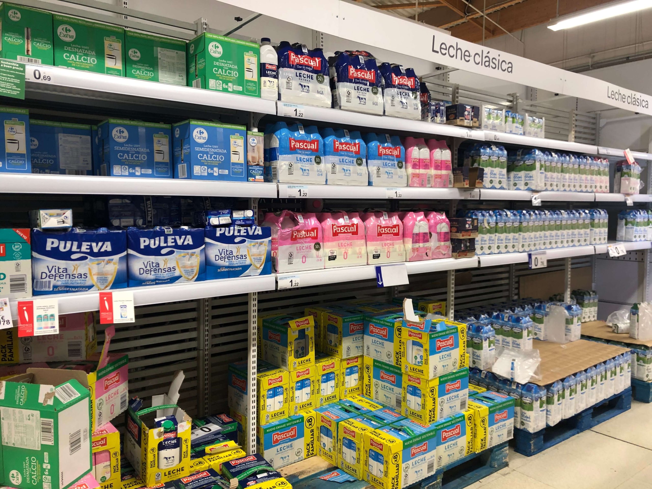 カルフール　牛乳売り場