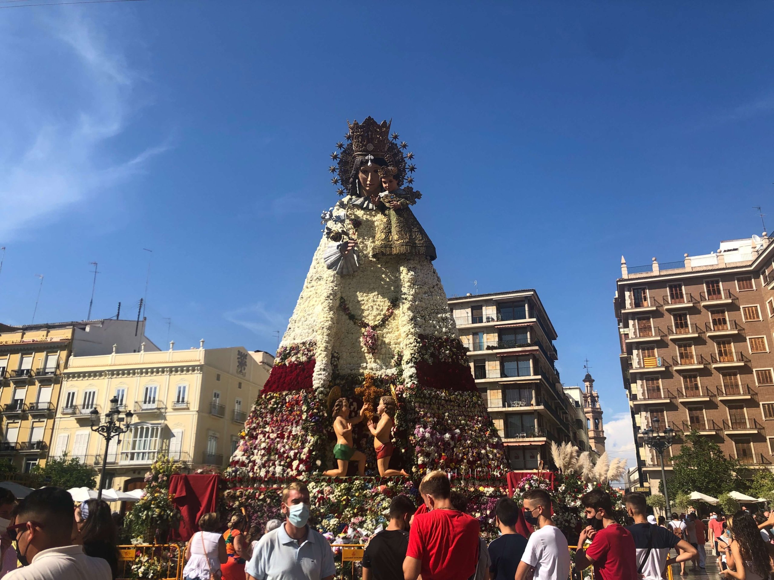 ビルヘン広場の聖母マリア像