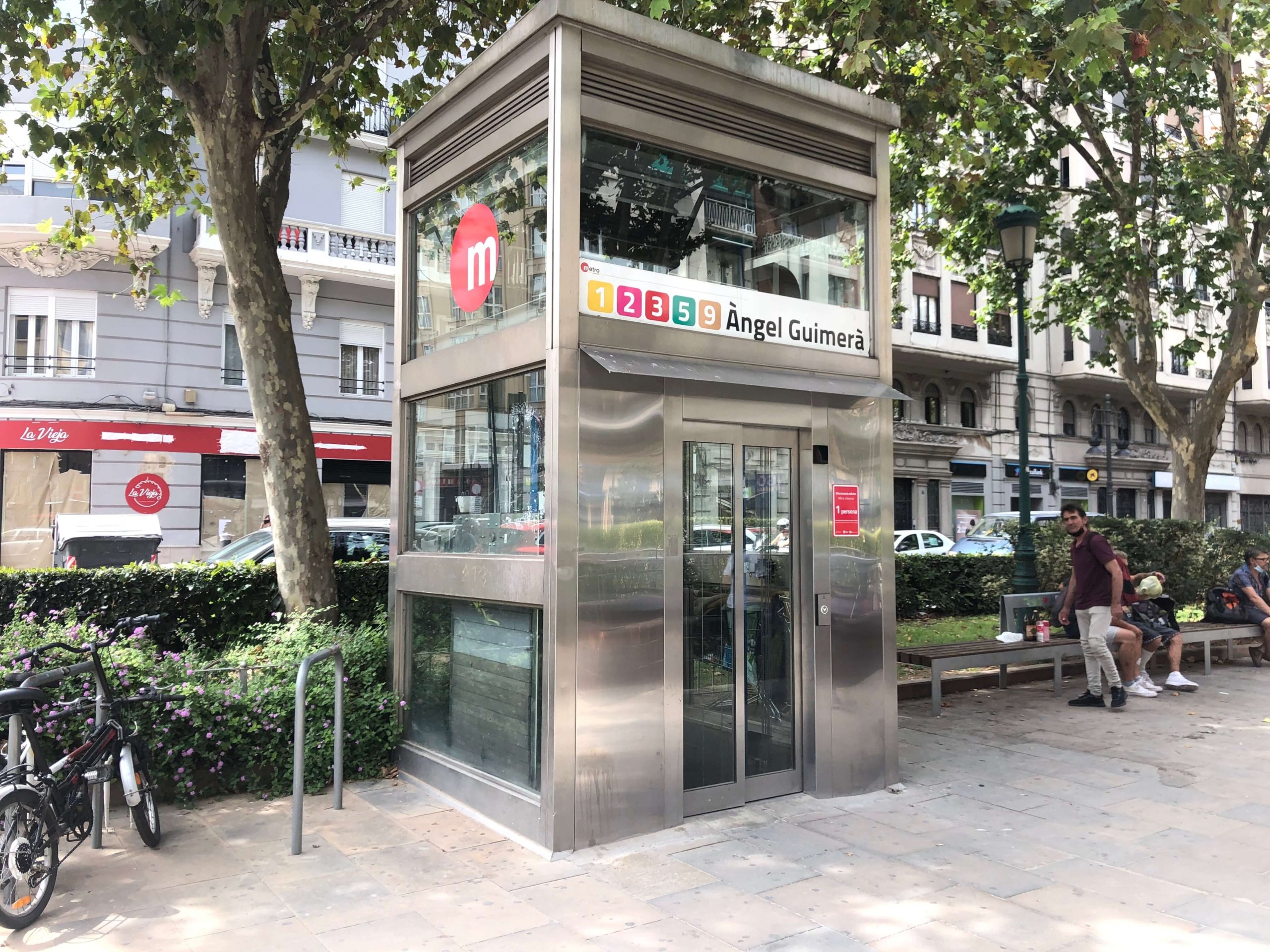 Ángel Guimerà駅