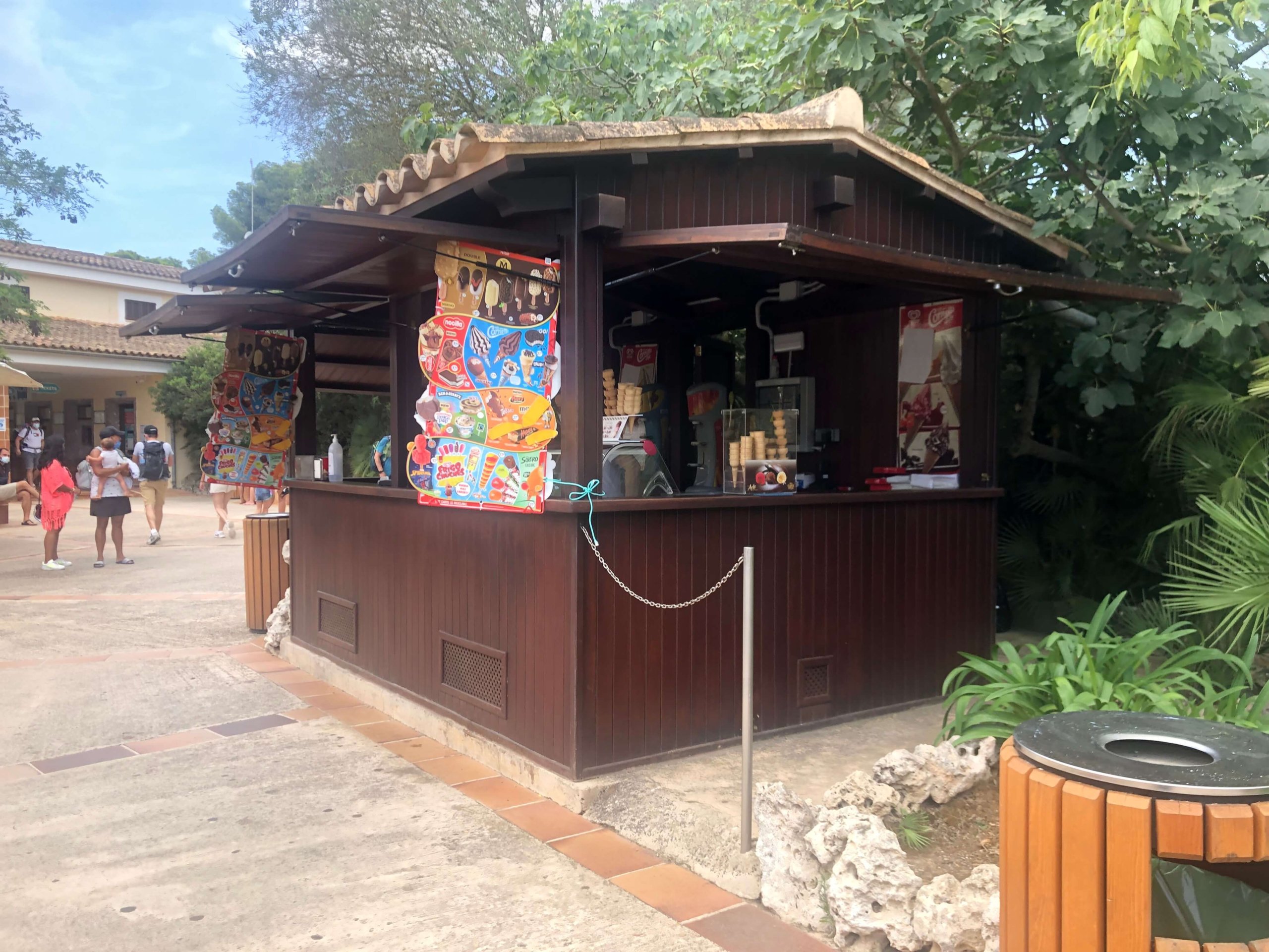 ドラック洞窟・売店