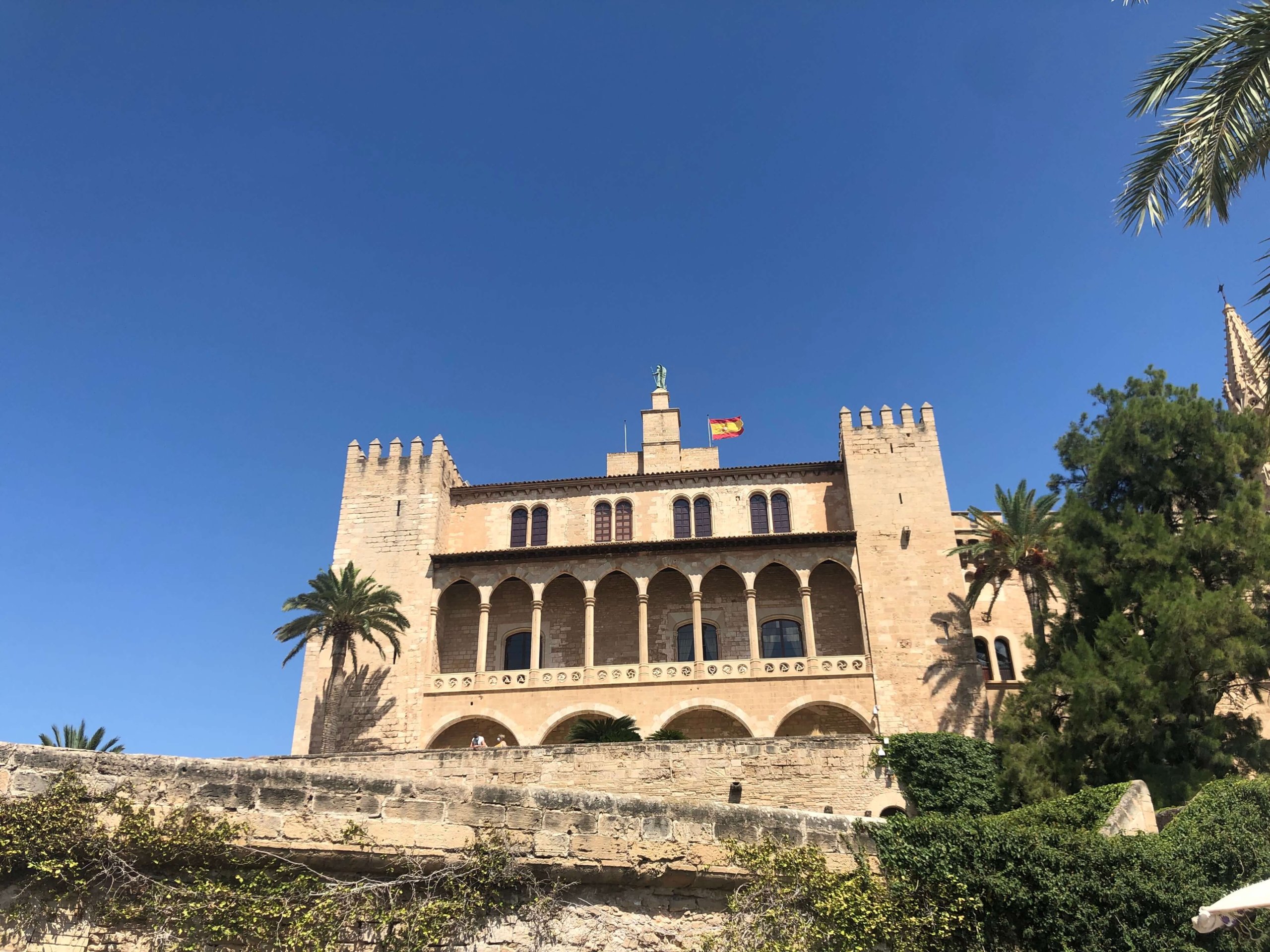 アルムダイナ宮殿