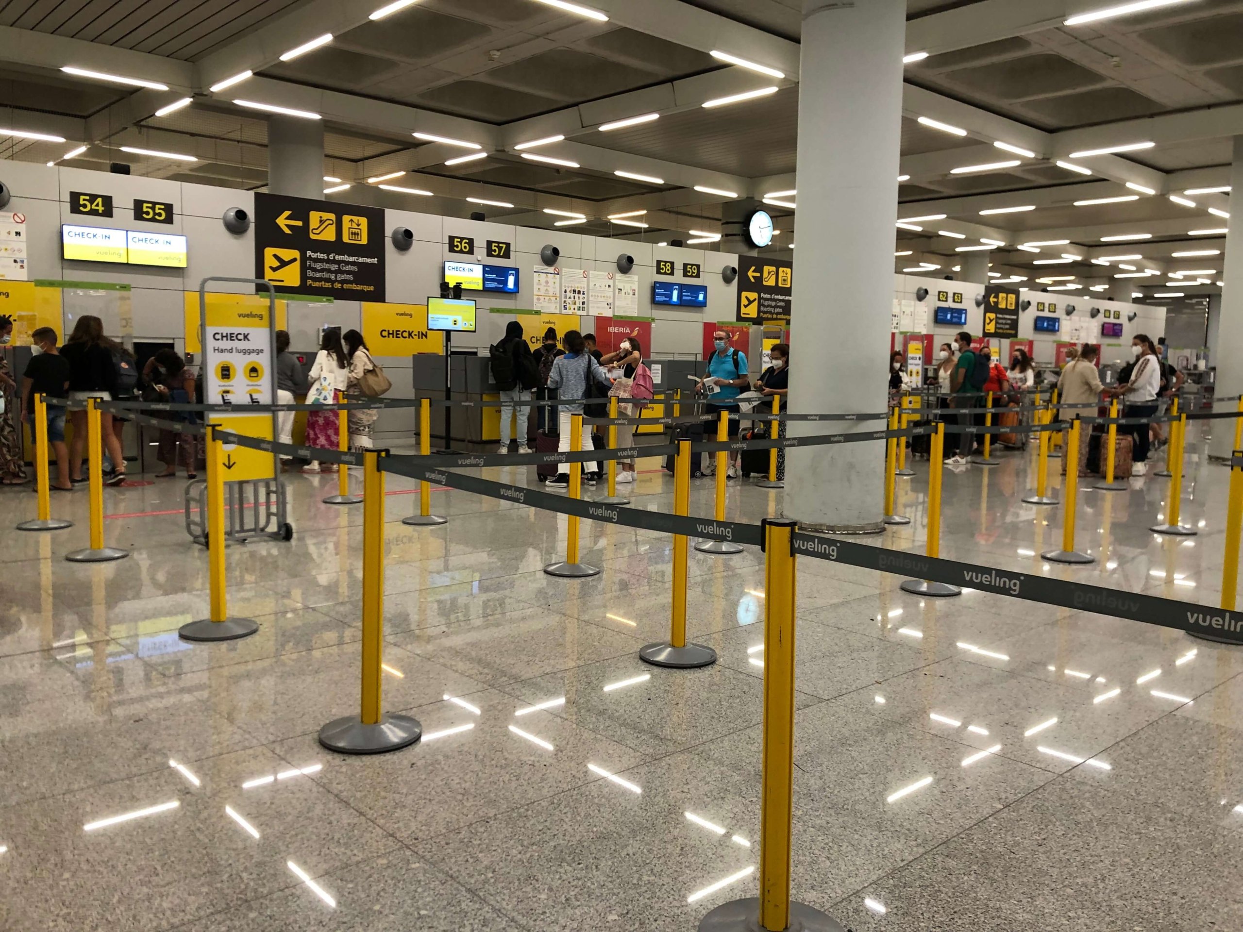 ブエリング航空カウンター