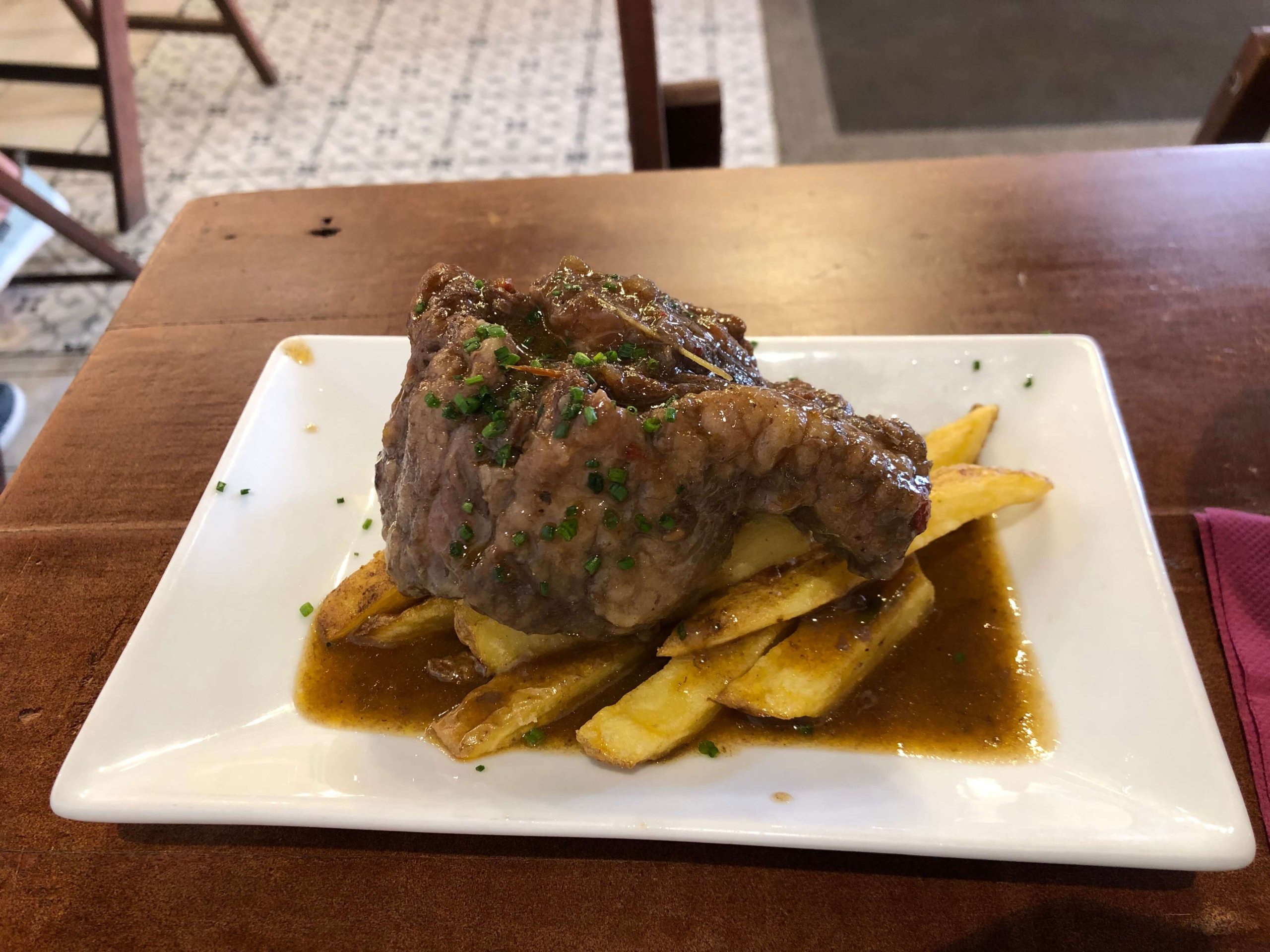 EL PASEILLO　しっぽ