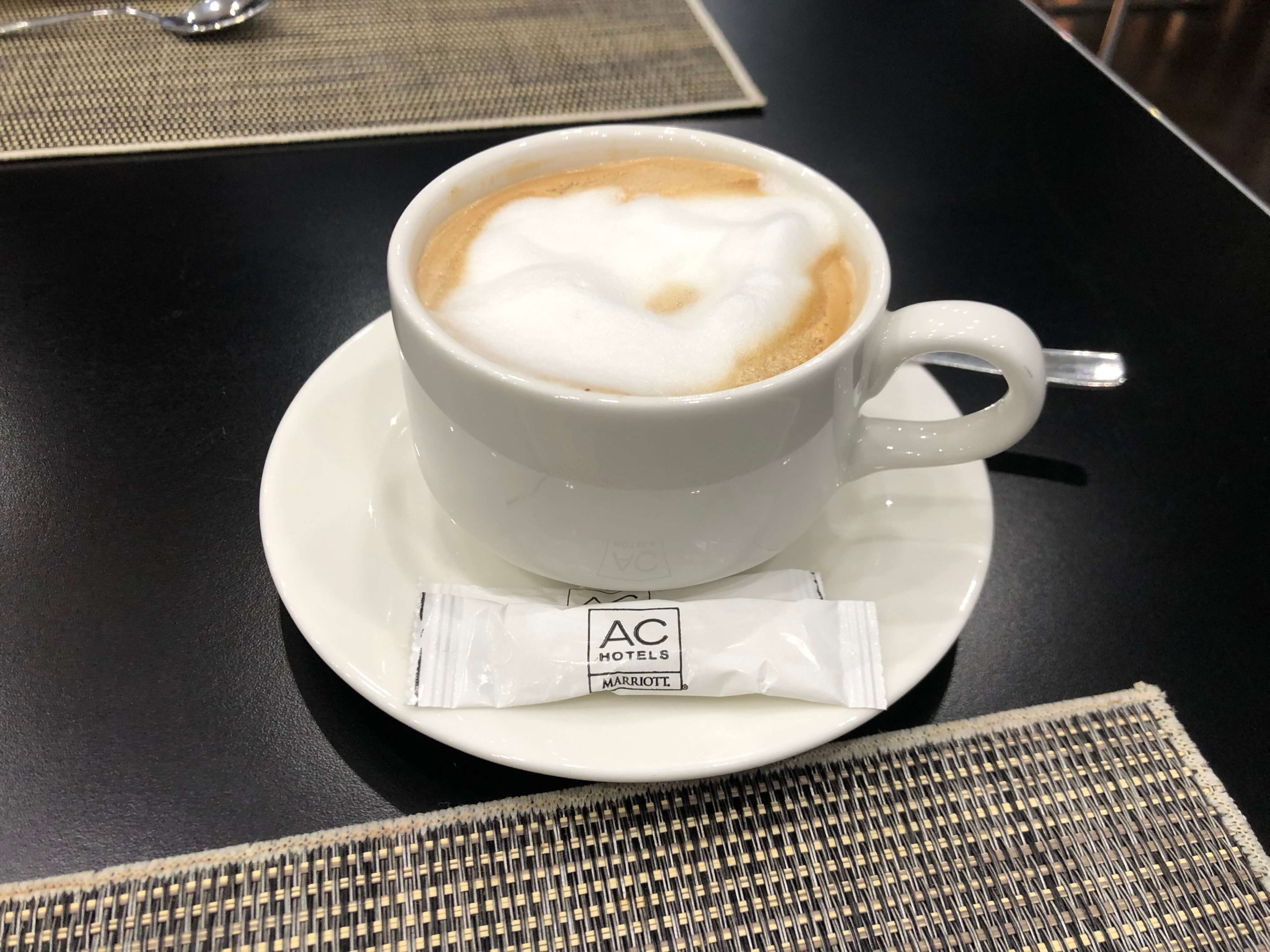 ACホテル・ソム・朝食カフェコンレチェ