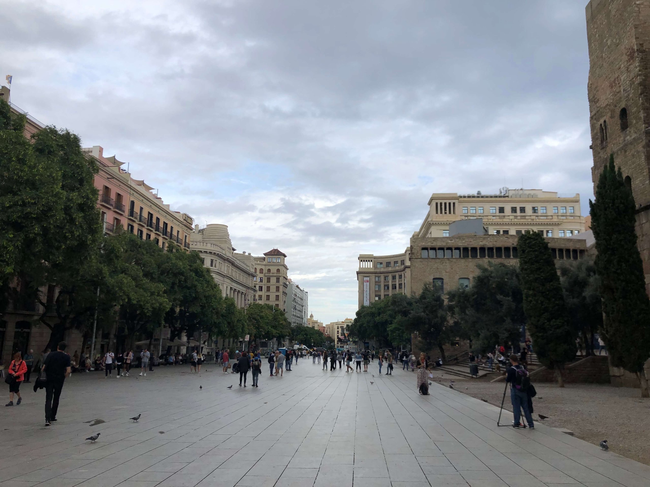 サンタ・エウラリア大聖堂の前の通り