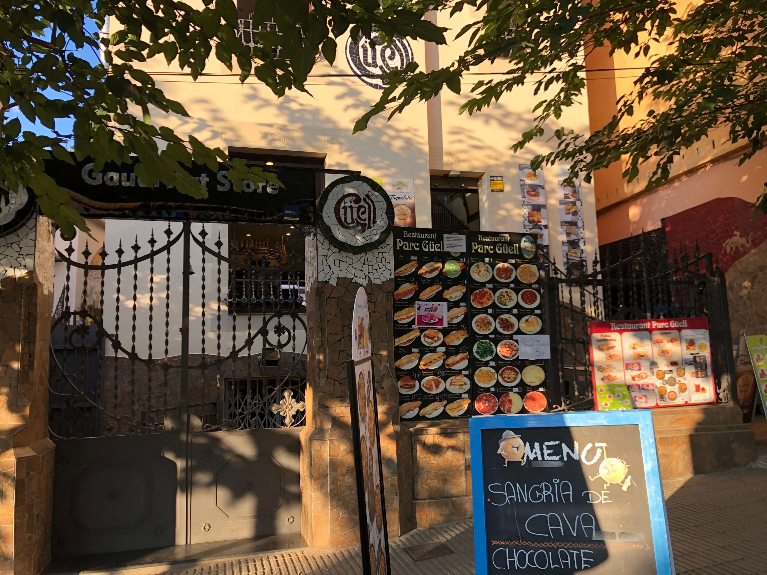 グエル公園の近くのカフェ