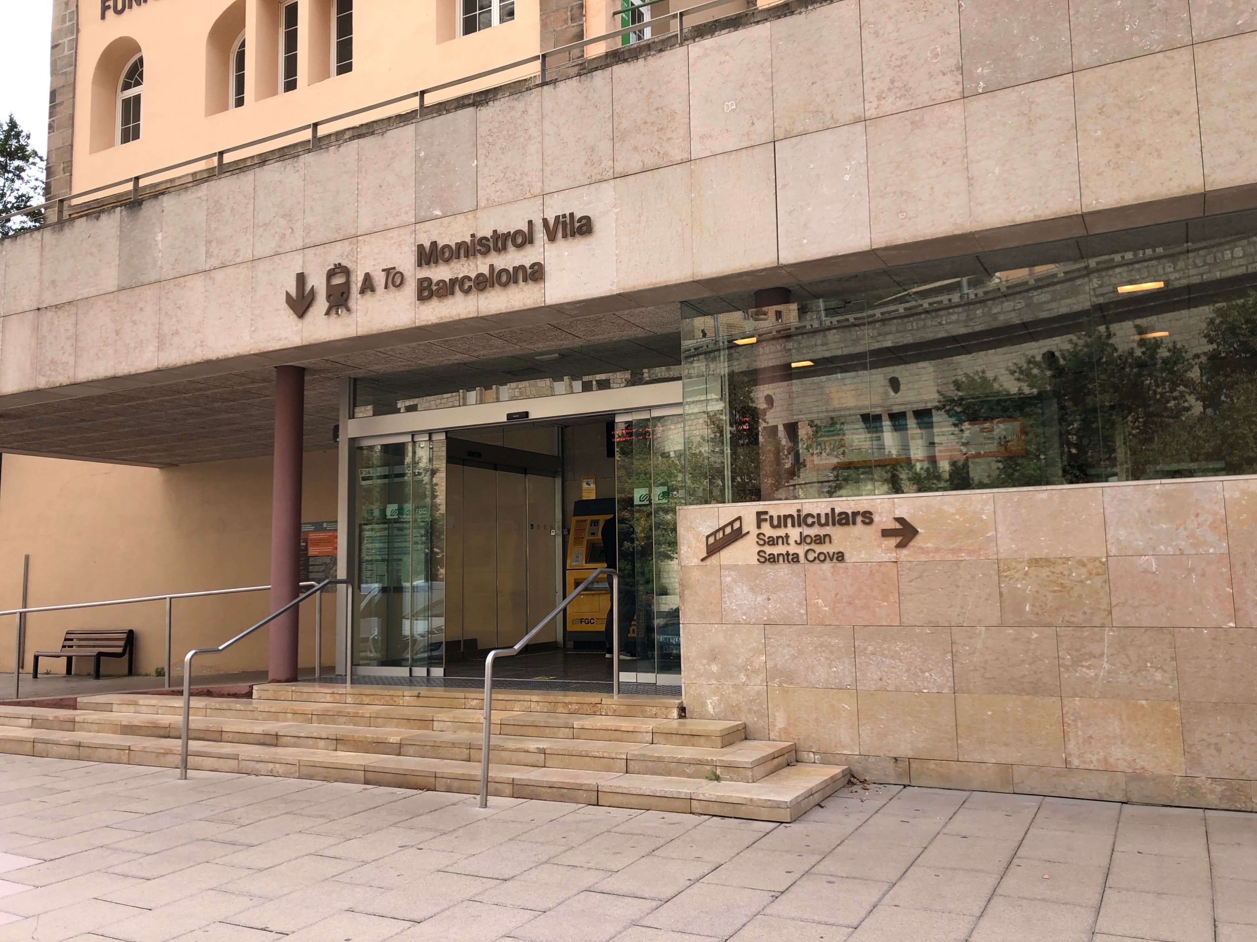 モンセラット駅