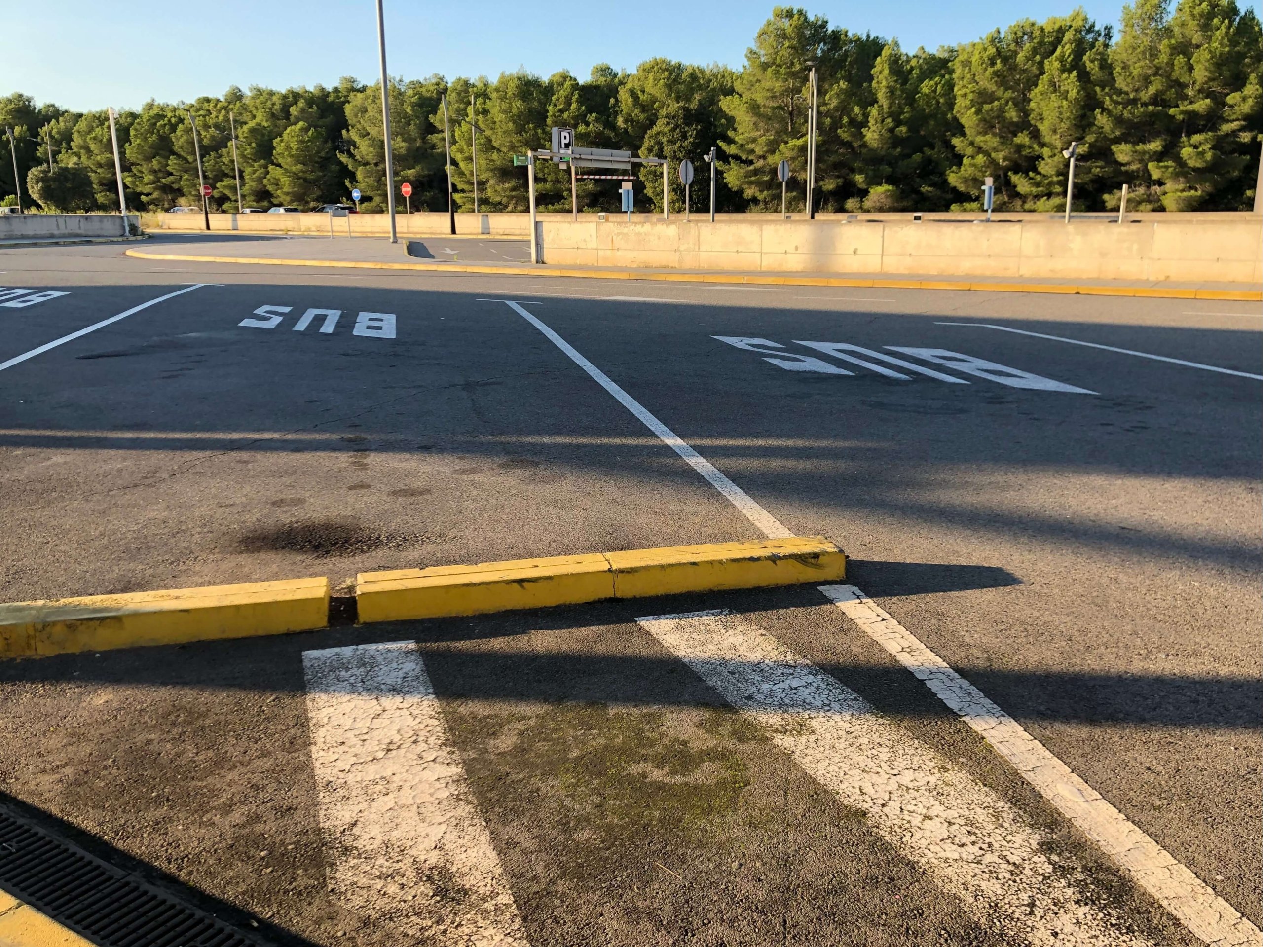 CAMP DE TARRAGONA駅駐車場