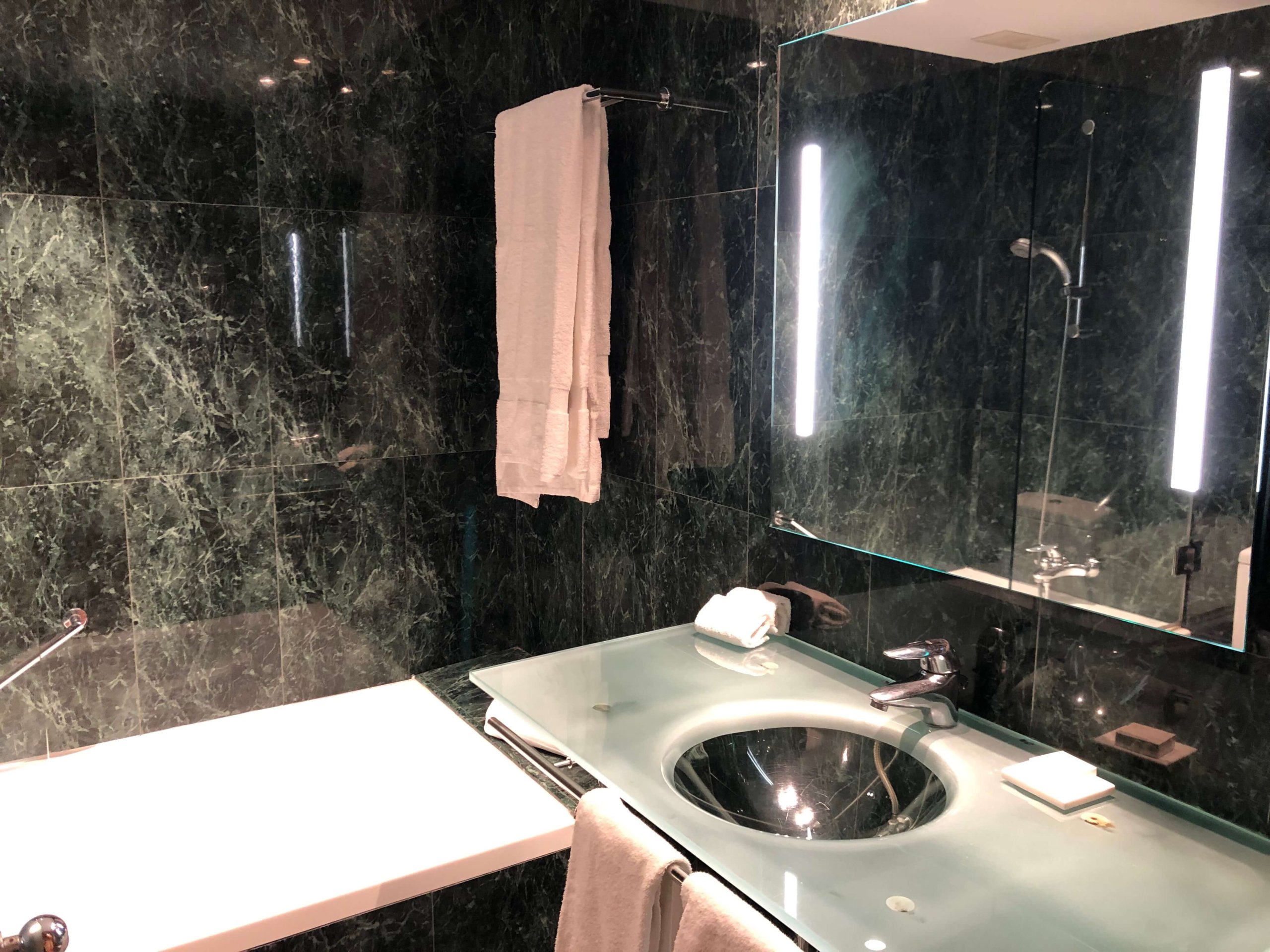 ACホテル・タラゴナ・バスルーム