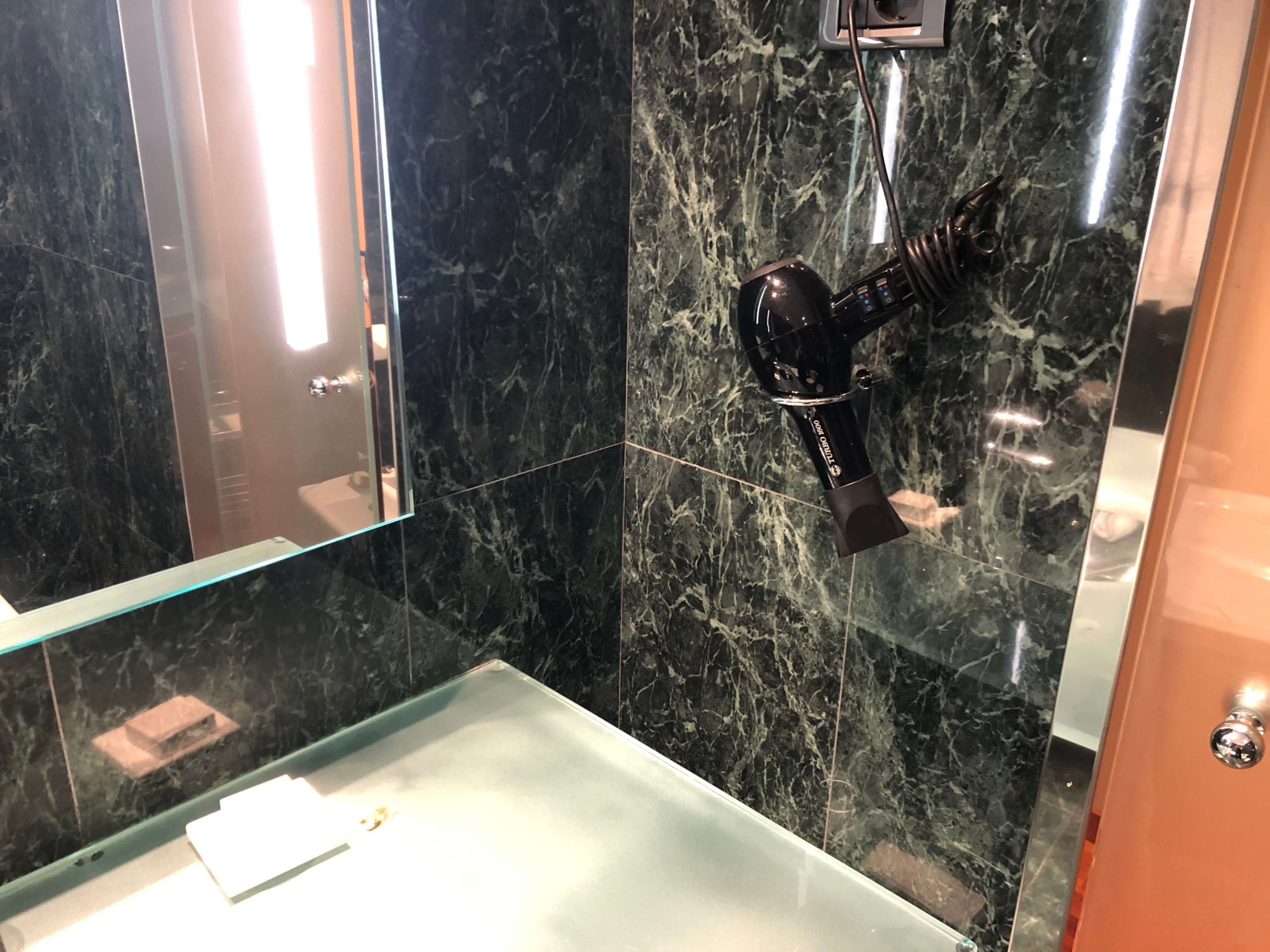 ACホテル・タラゴナ・バスルーム