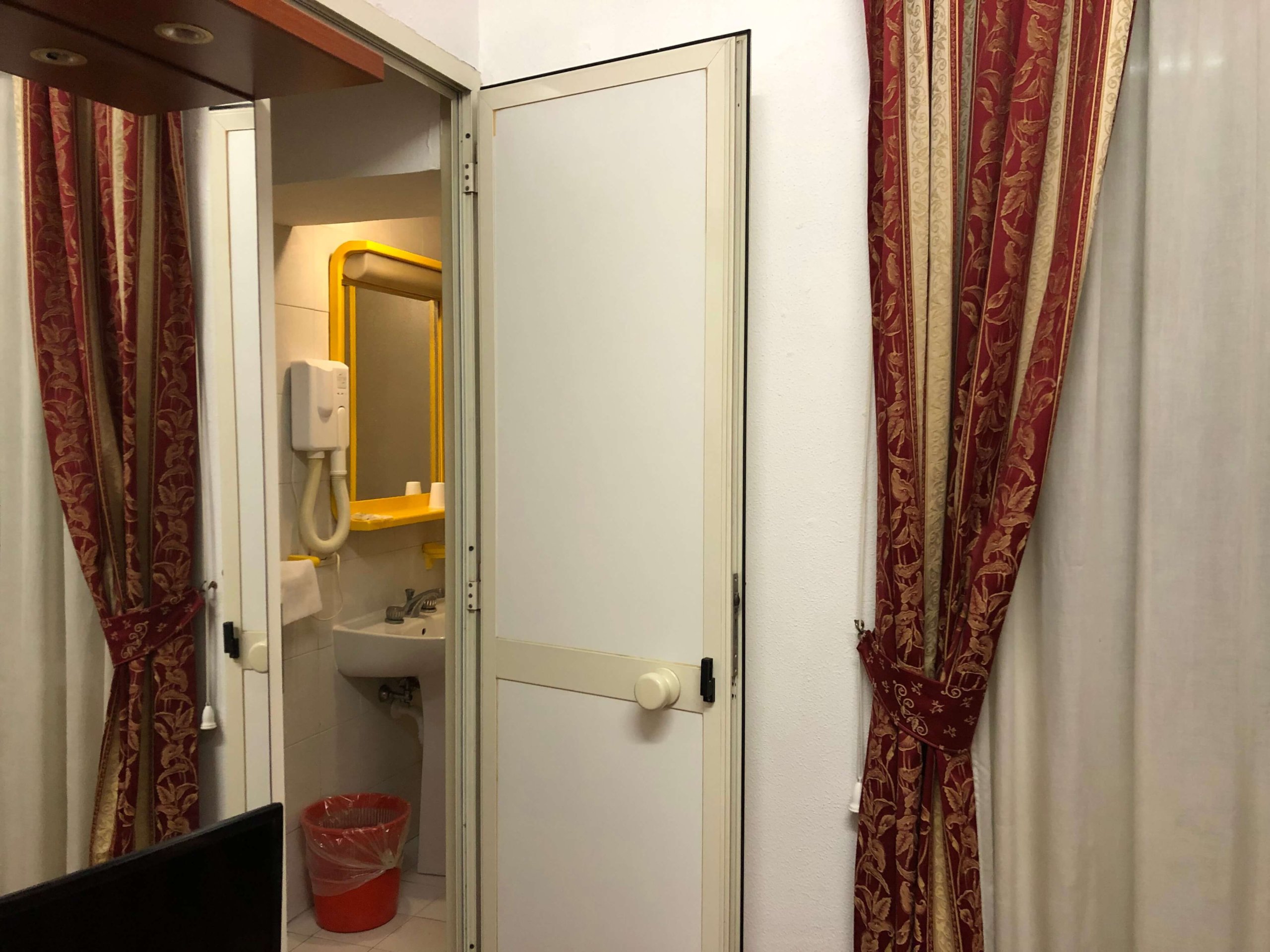 ホテル・ストロンボリ・バスルーム