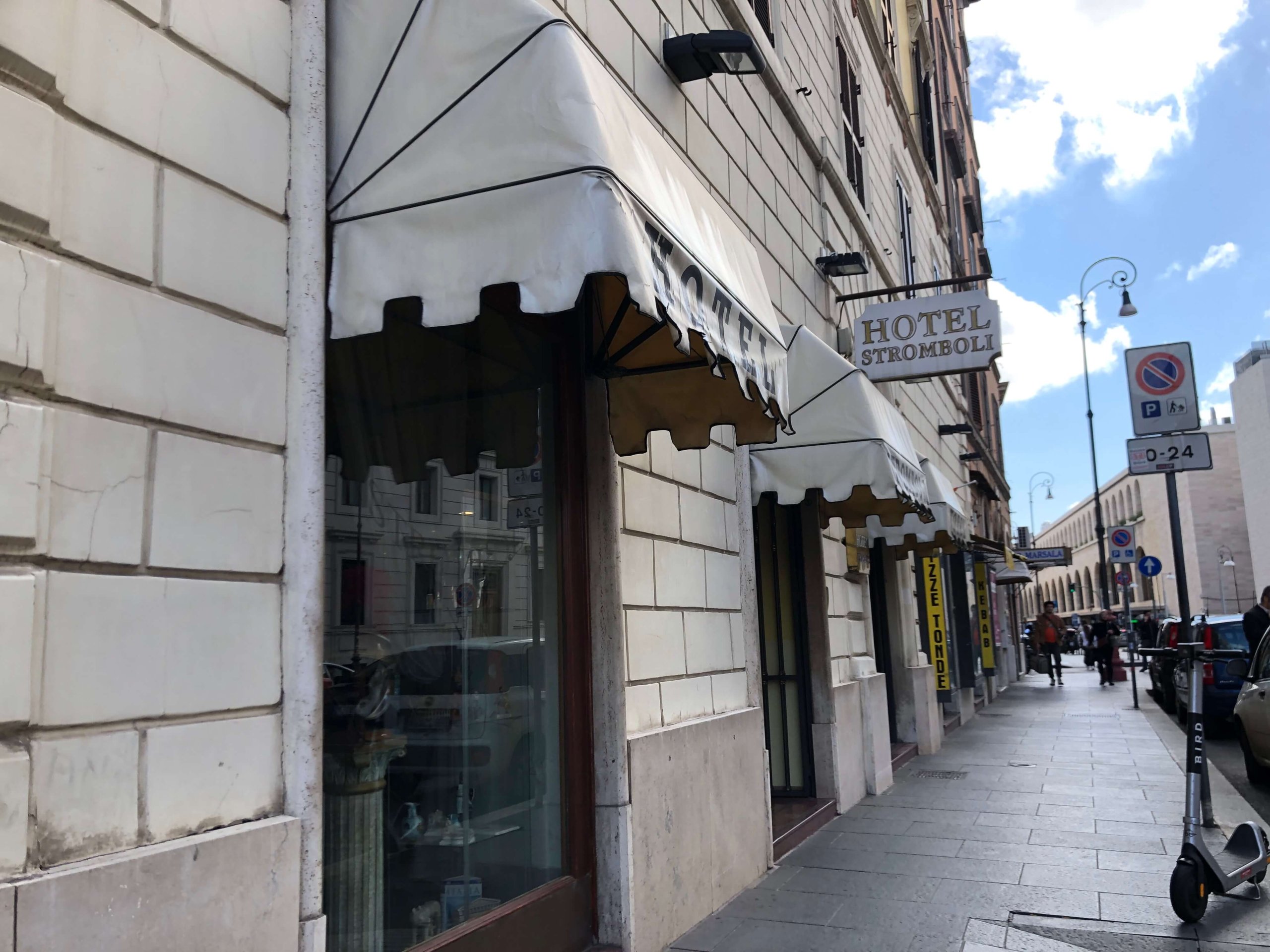 ホテル・ストロンボリ