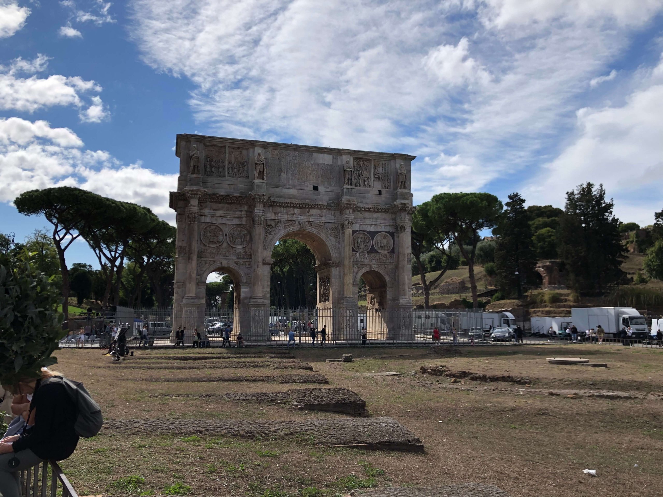 コロッセオ前の門