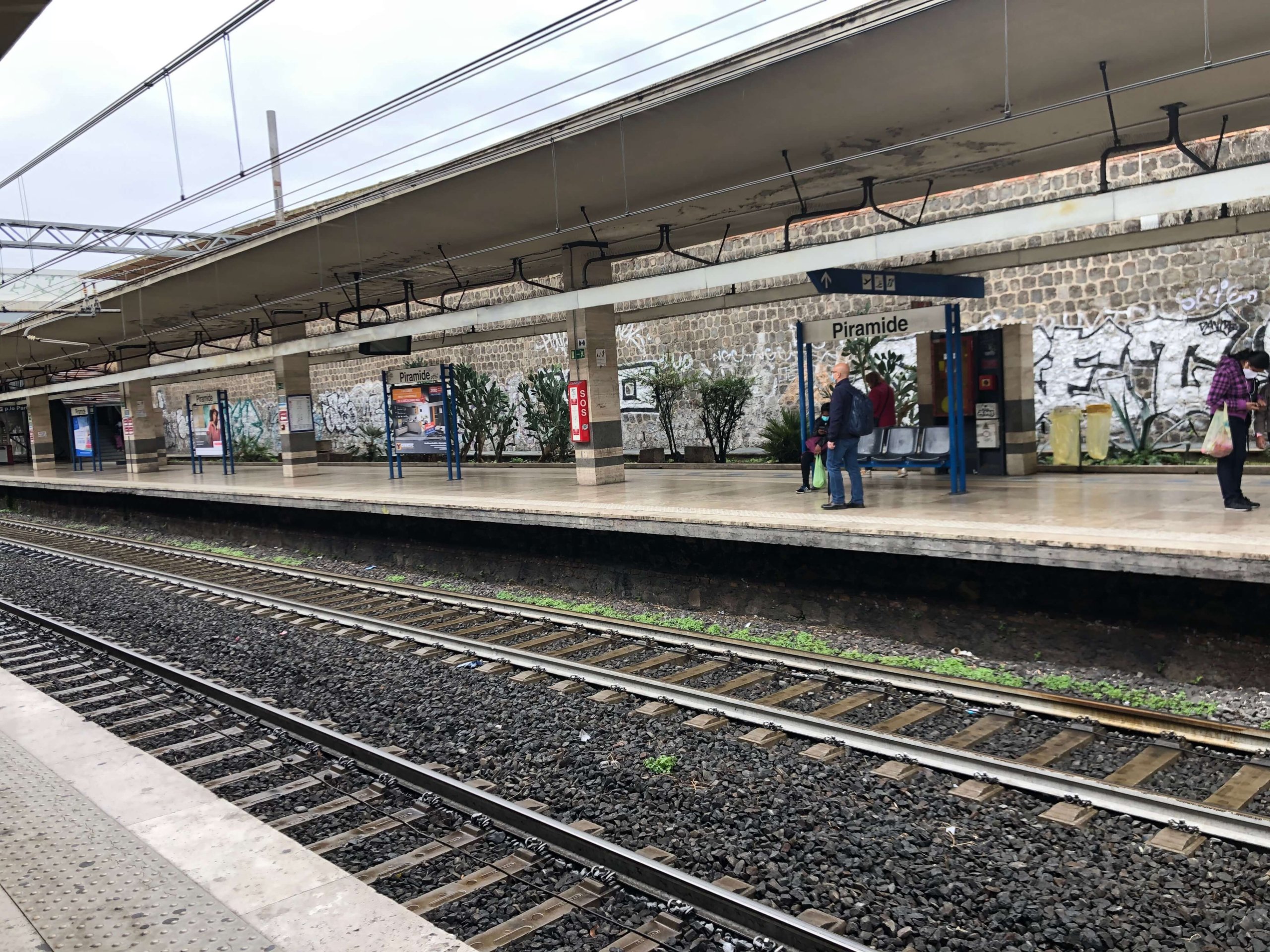 ローマ・ピラミデ駅