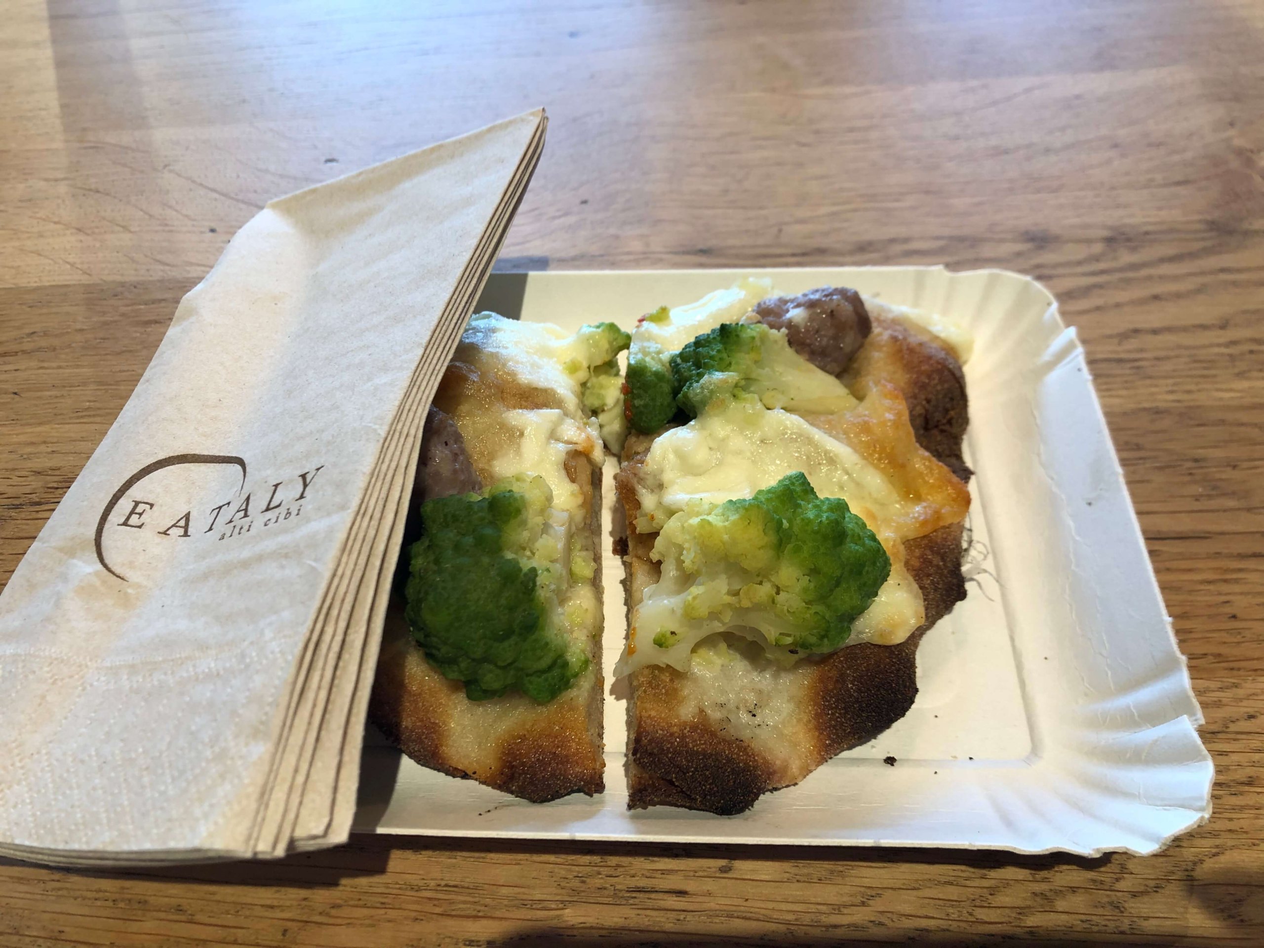 EATALY・ブロッコリーのピザ