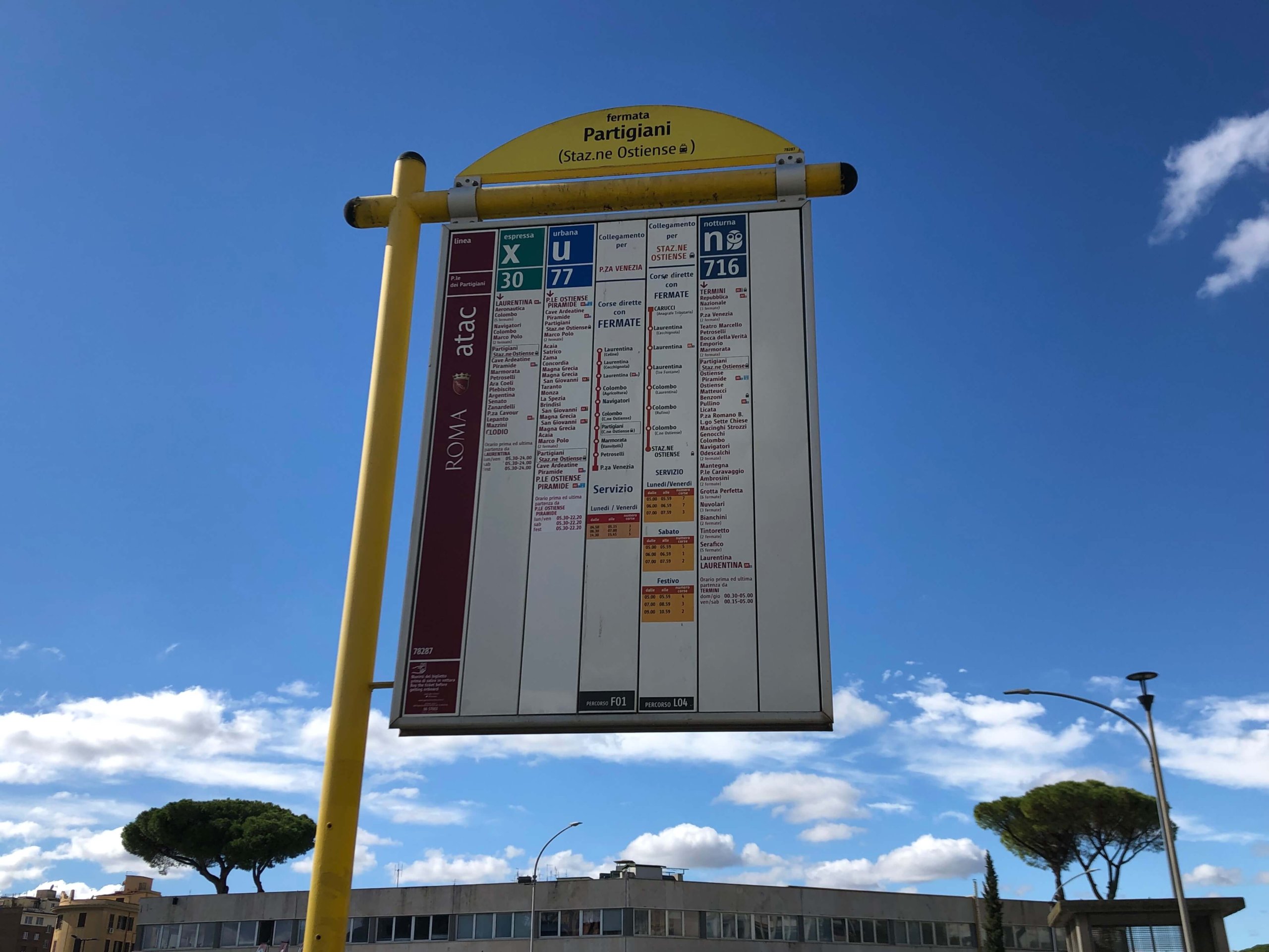 ローマ・Ostiense駅前の場バス停