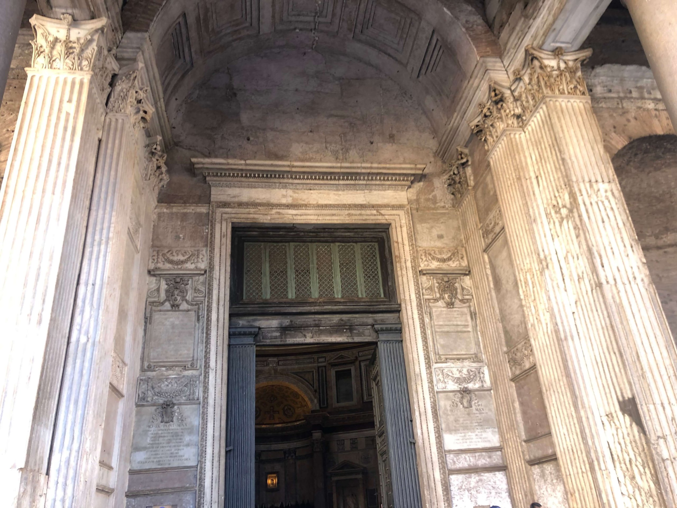 ローマ・パンテオン入口