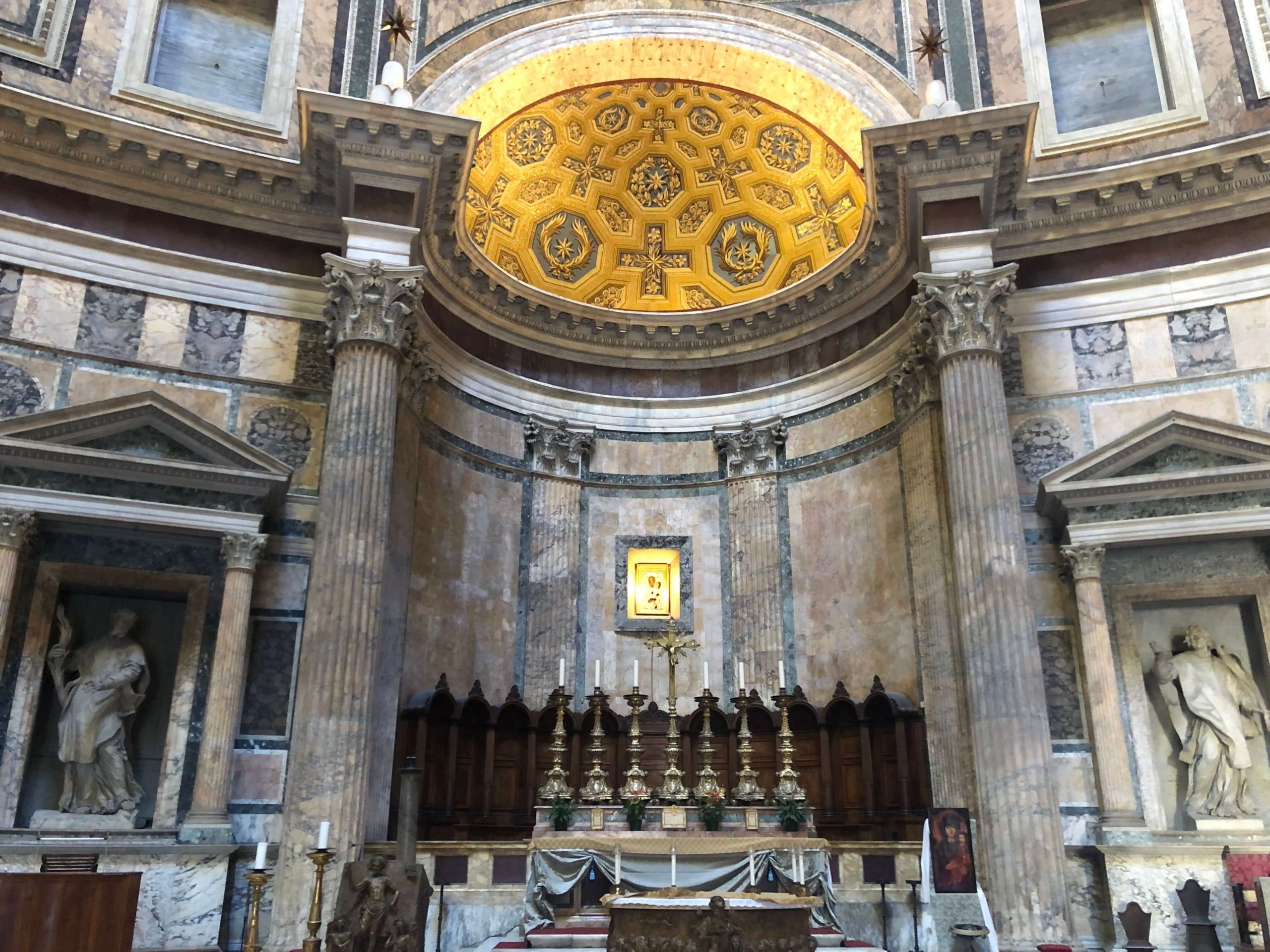 ローマ・パンテオン内部