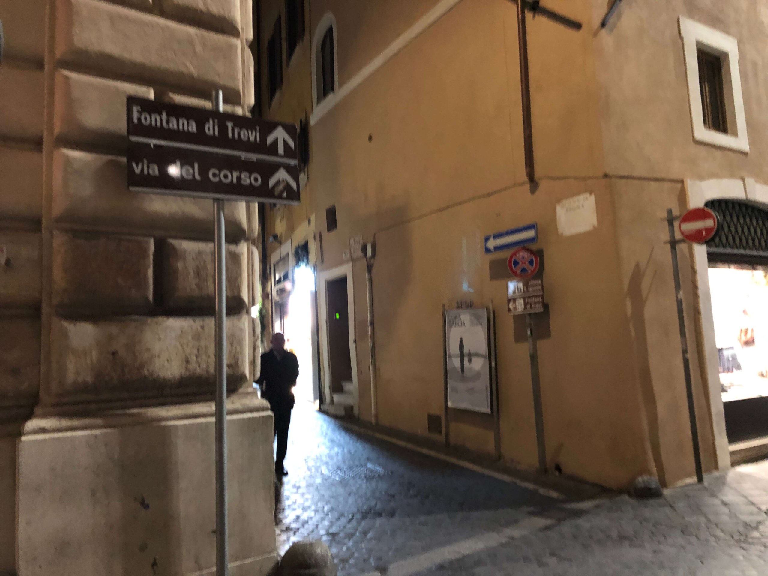 ローマ・ナヴォーナ広場からトレビの泉への道