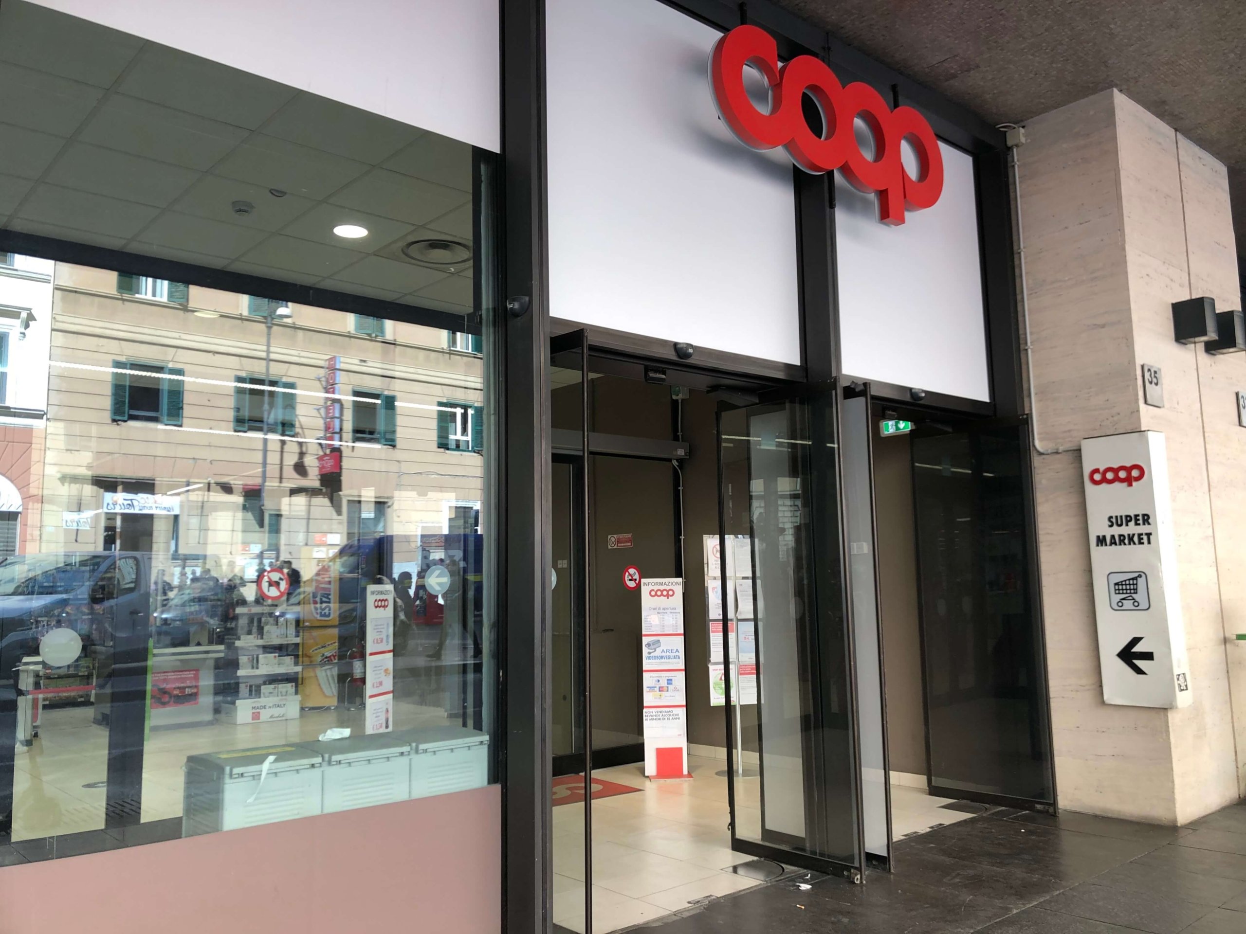 テルミニ駅のcoop