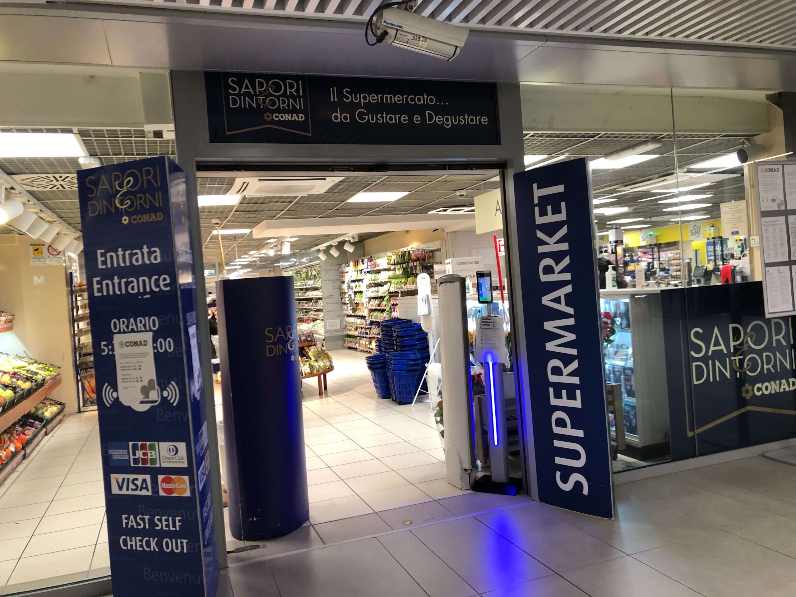 テルミニ駅のCONAD