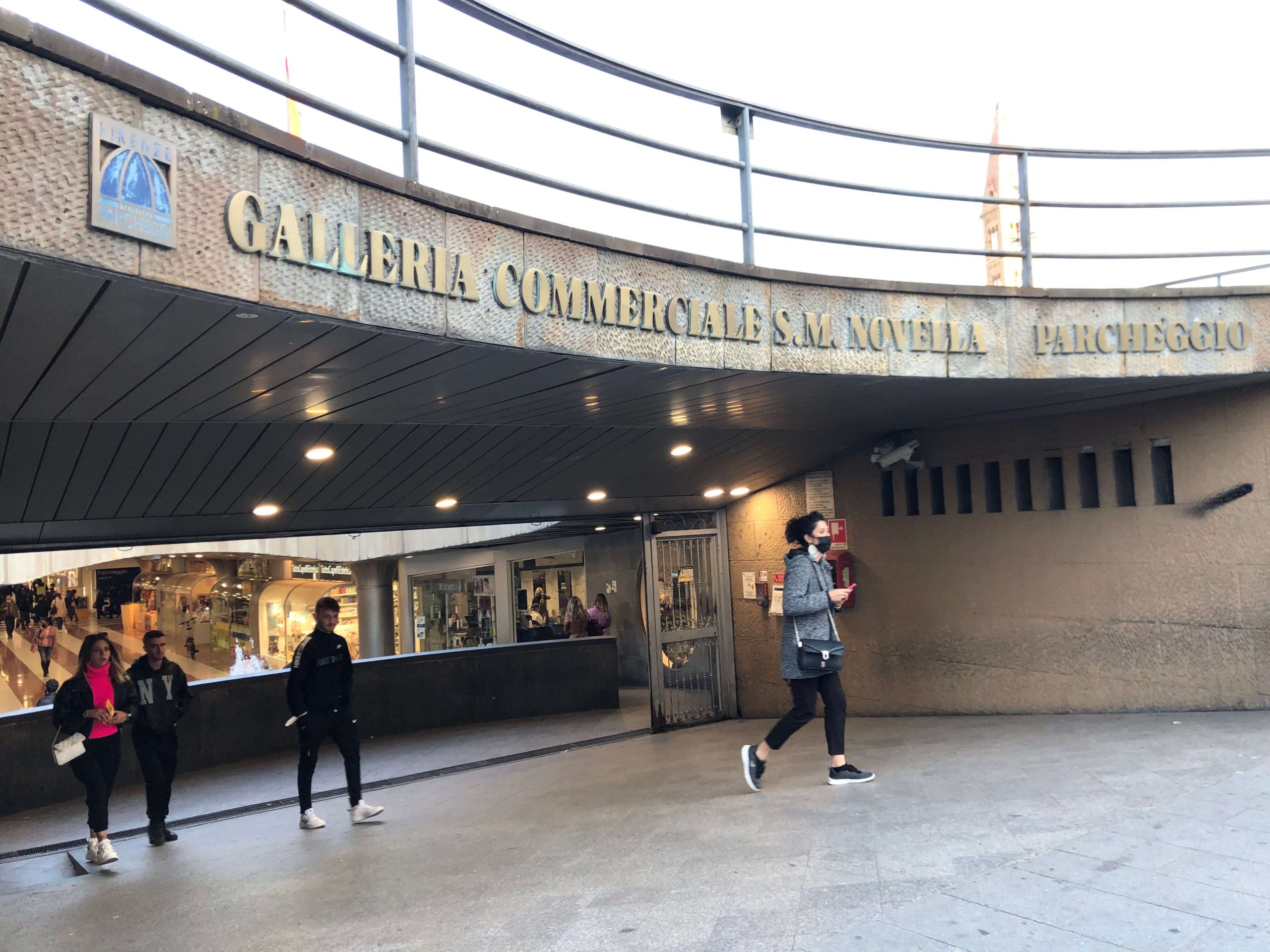 フィレンツェ・駅の商業施設