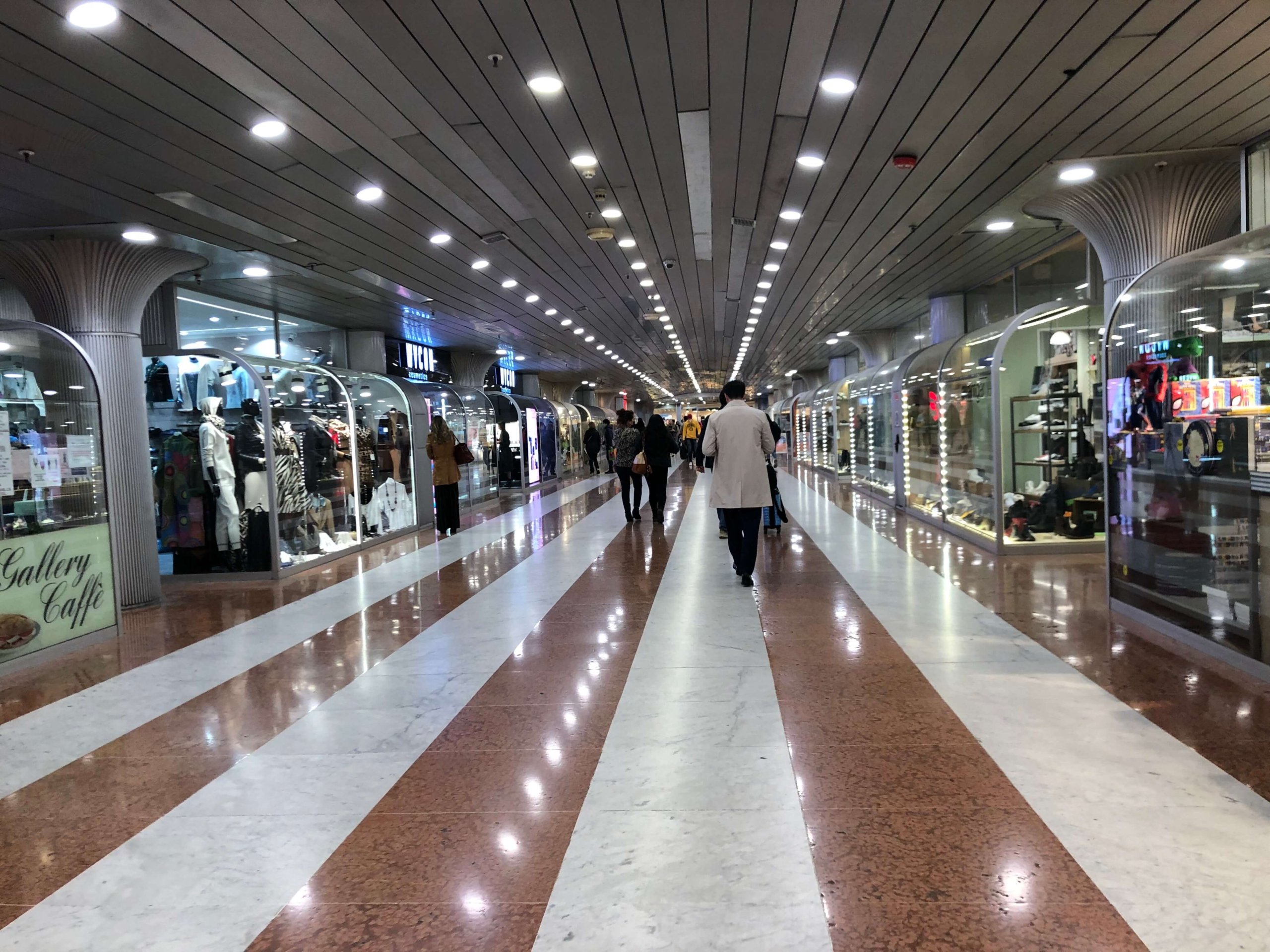 フィレンツェ・駅の商業施設