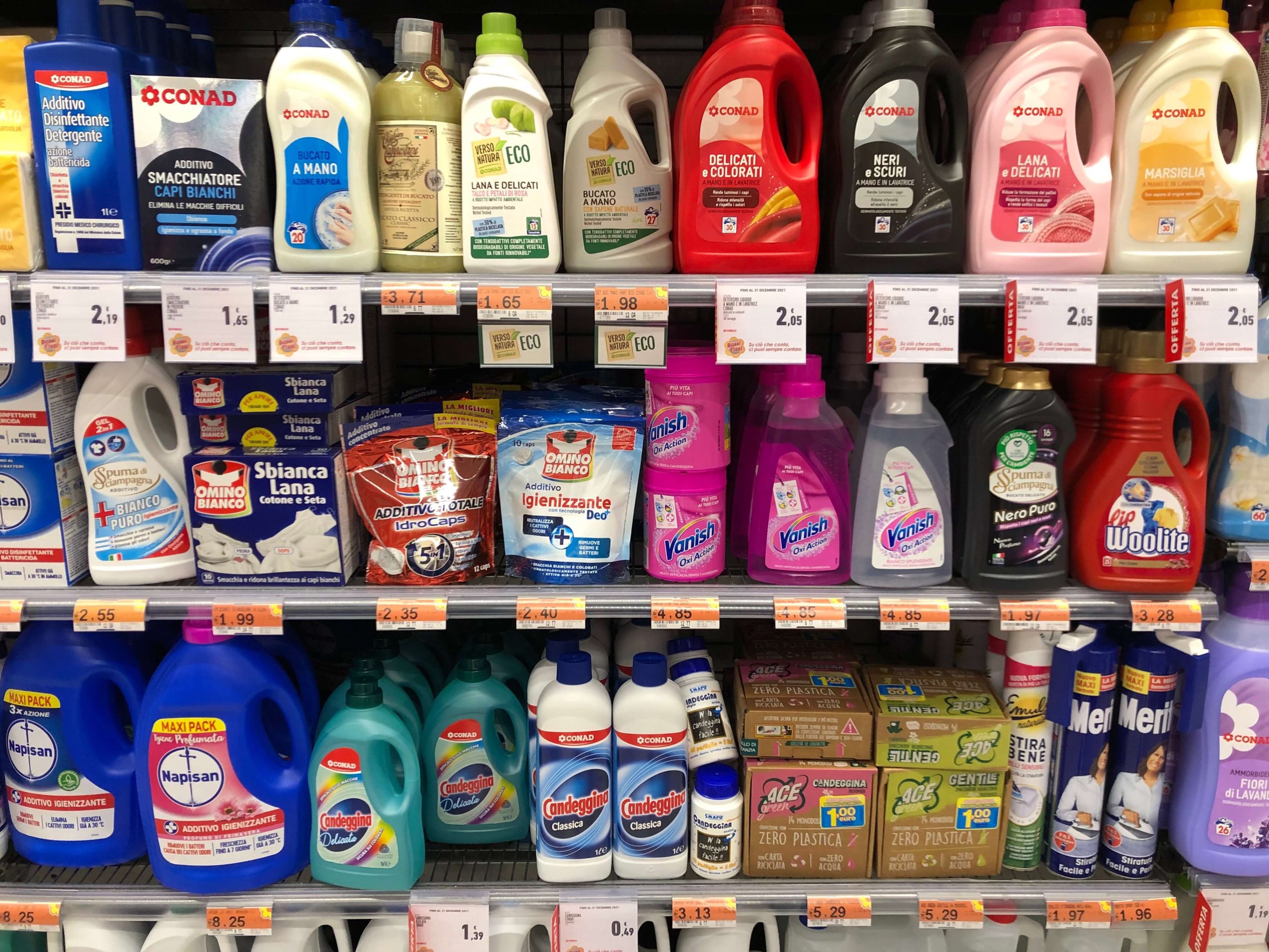 フィレンツェ・スーパーの洗剤売り場