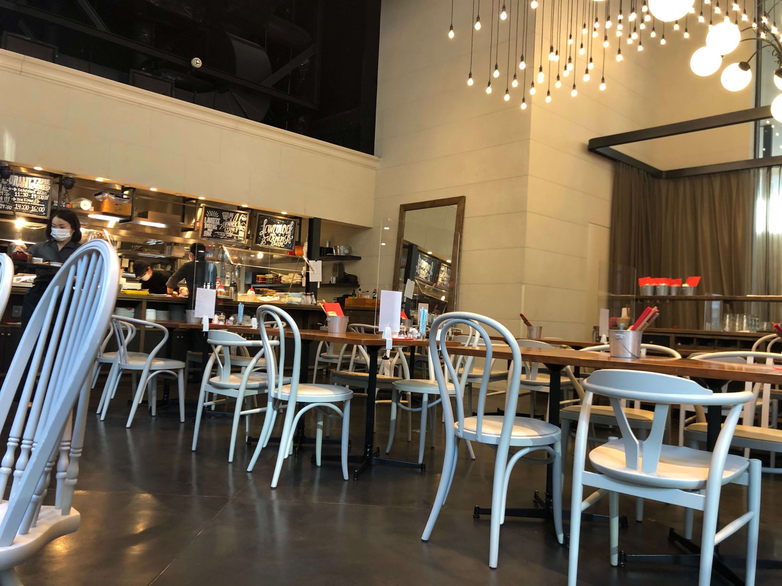 コートヤード・東京ステーション・LAVAROCK