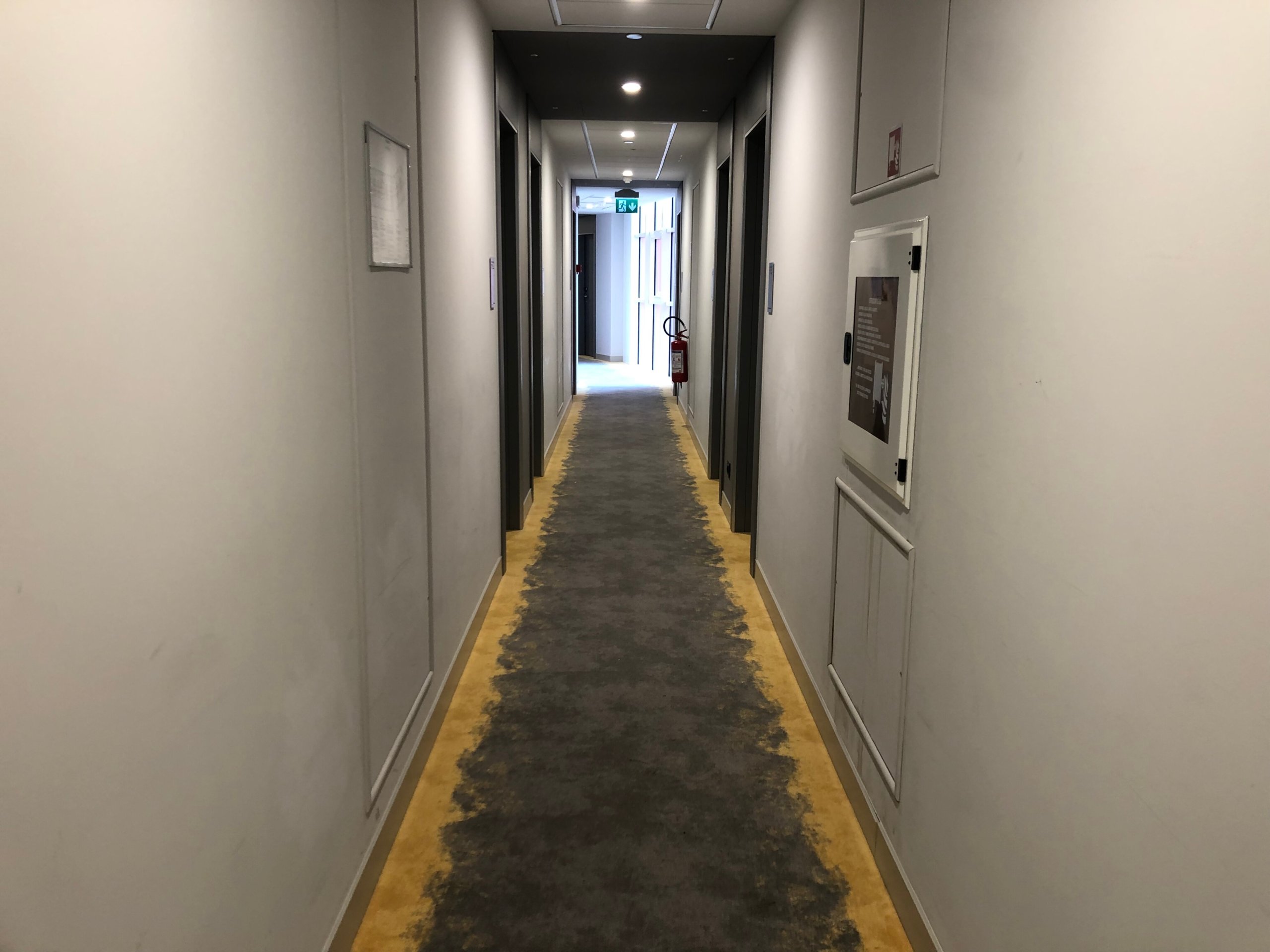 カンパニーレ・ベニス・メストレ・廊下