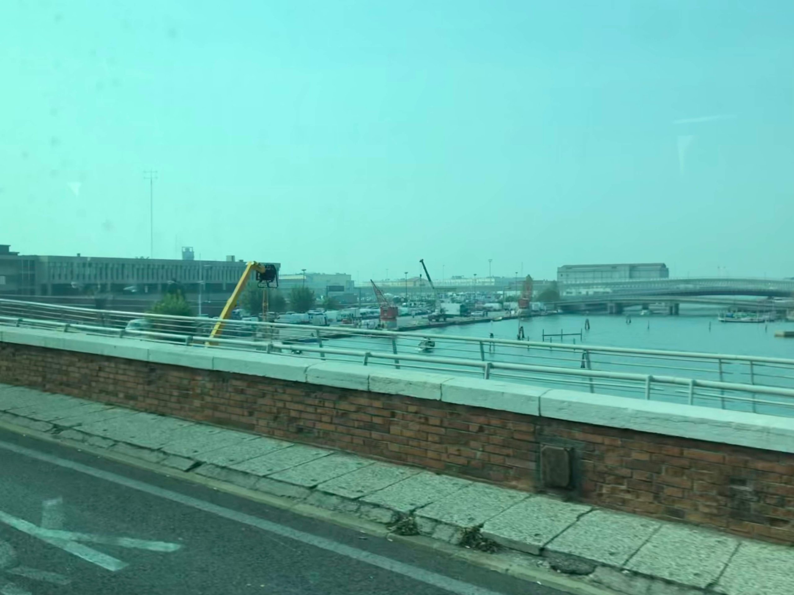 ベネツィア行きバスからの景色