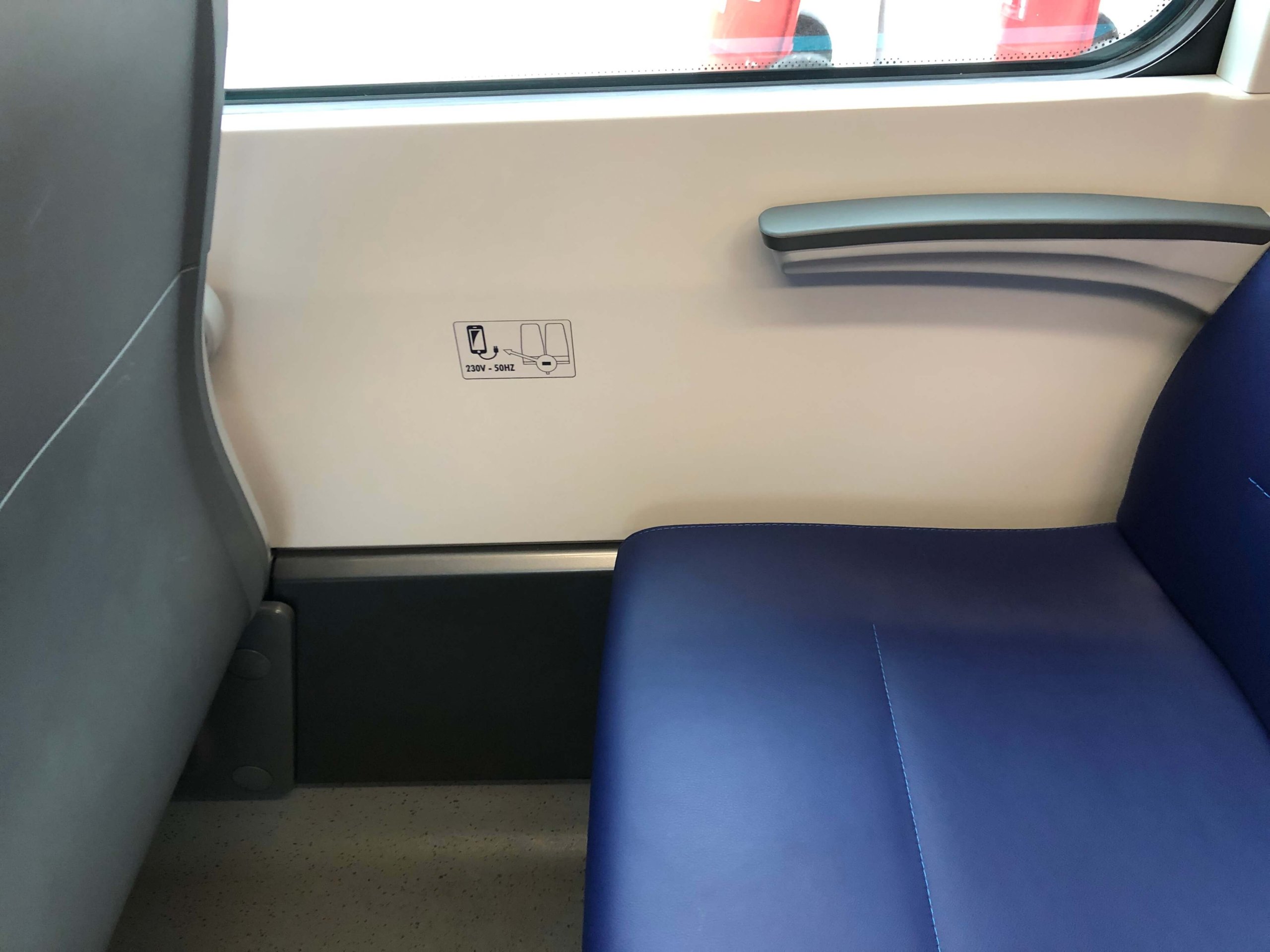 トレニアタリア座席