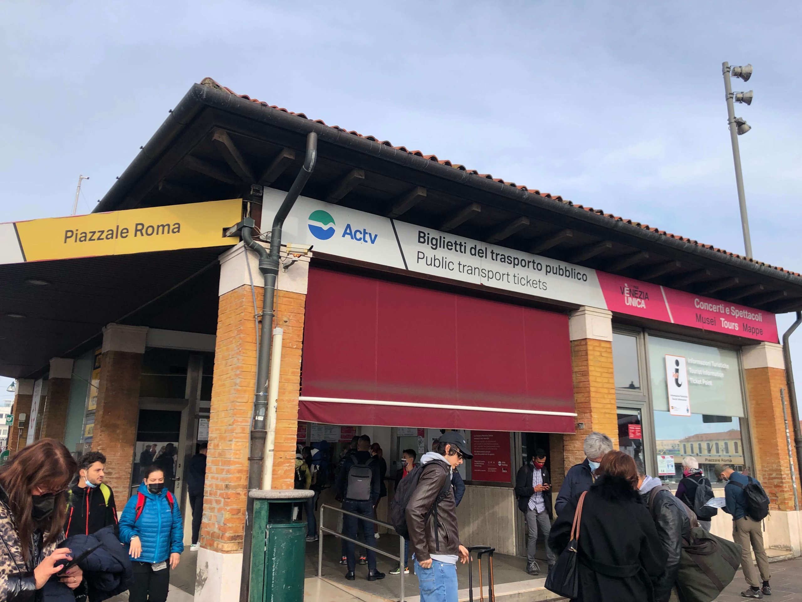 ヴェネツィア・ローマ広場のチケット売り場